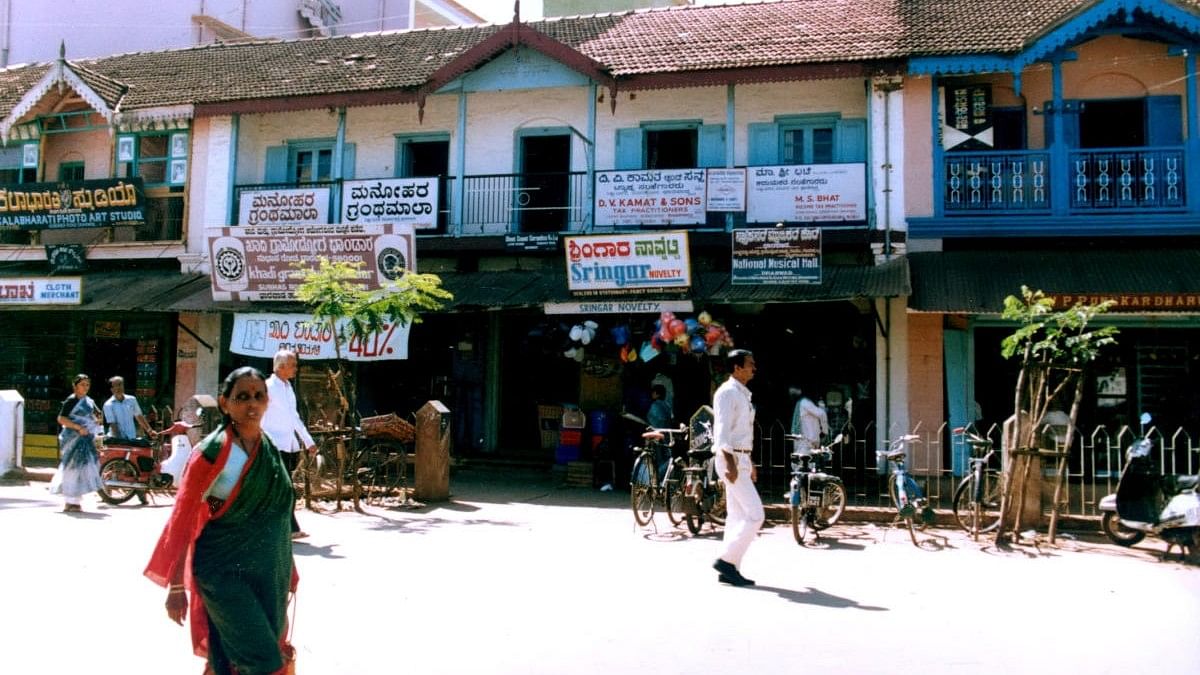 ಧಾರವಾಡದ ಸುಭಾಷ್ ರಸ್ತೆಯ ಮನೋಹರ ಗ್ರಂಥಮಾಲಾ ಕಟ್ಟಡ