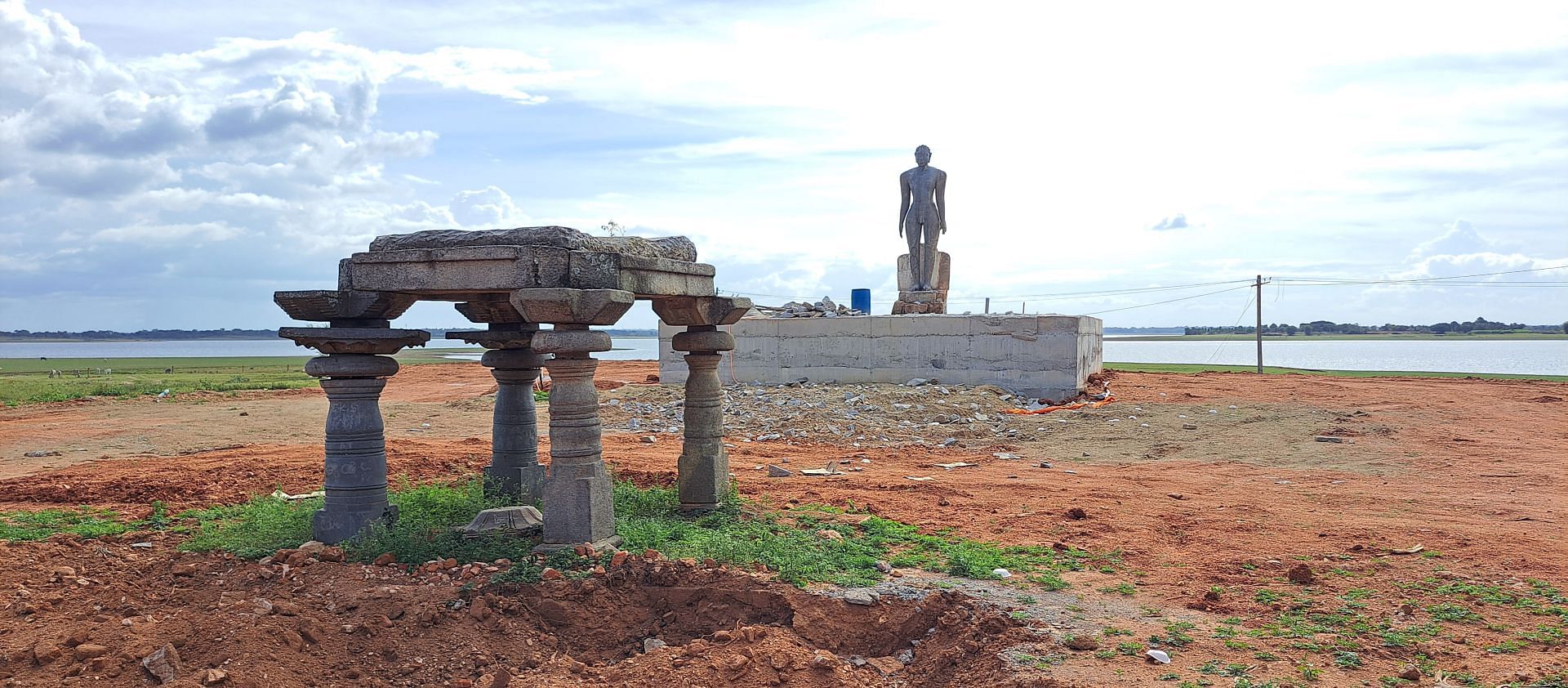 ಕೆ.ಆರ್‌.ಪೇಟೆ ತಾಲ್ಲೂಕಿನ ಬಸ್ತಿ ಗೊಮ್ಮಟ ಕ್ಷೇತ್ರದಲ್ಲಿ ಗೊಮ್ಮಟೇಶ್ವರ ಮೂರ್ತಿ ಪ್ರತಿಷ್ಠಾಪನಾ ಕಾಮಗಾರಿ ಪ್ರಗತಿಯಲ್ಲಿರುವುದು