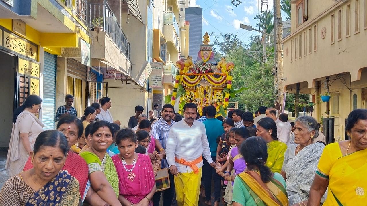 ಕೆ.ಆರ್.ಪುರ ಸಮೀಪದ ಎ.ನಾರಾಯಣಪುರದಲ್ಲಿ ಕಡೆ ಶ್ರಾವಣ ಶನಿವಾರ ಅಂಗವಾಗಿ ವೆಂಕಟೇಶ್ವರ ಸ್ವಾಮಿ ರಥೋತ್ಸವ ನಡೆಯಿತು.