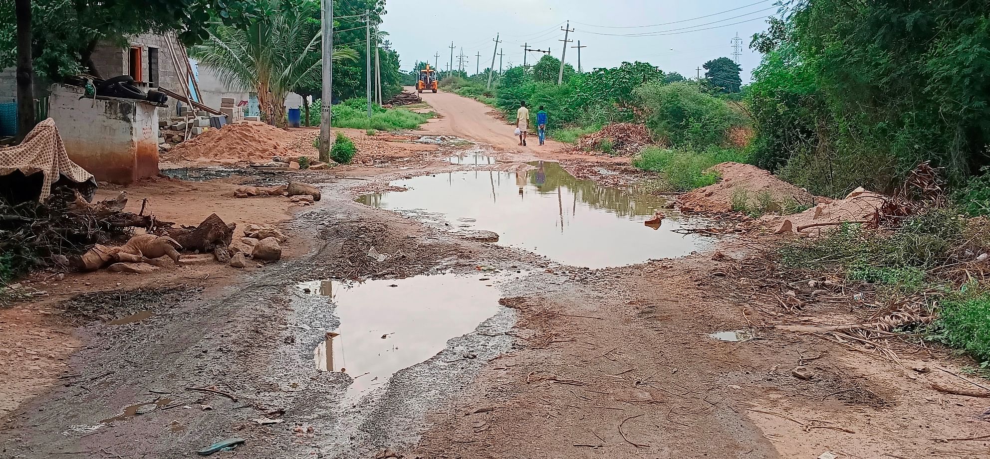 ಯಲಬುರ್ಗಾ ತಾಲ್ಲೂಕು ಗಾಣದಾಳ ಗ್ರಾಮದಲ್ಲಿನ ಪ್ರಮುಖ ರಸ್ತೆಯ ಮಧ್ಯೆ ದಿನಬಳಕೆಯ ನೀರು ಸಂಗ್ರಹಗೊಂಡು ಕೊಳಚೆನೀರಿನ ಹೊಂಡದಂತಾಗಿದೆ