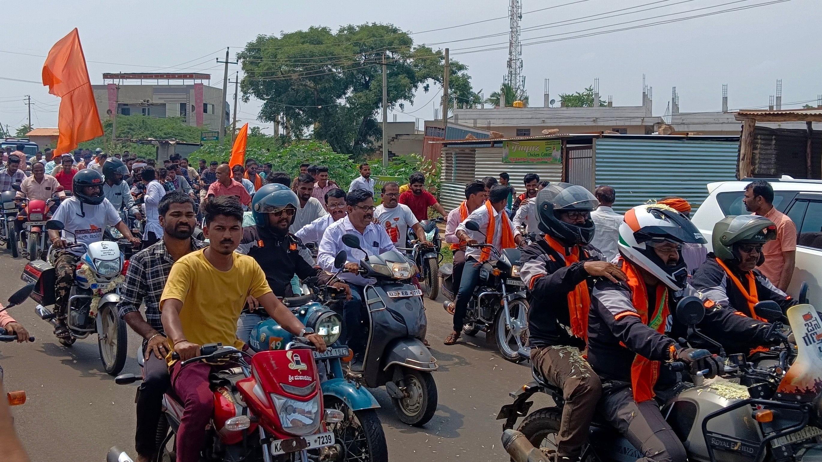 ಕೆರೂರು ಪಟ್ಟಣದಲ್ಲಿ ನಮೋ ಬ್ರಿಗೇಡ್ ವತಿಯಿಂದ ಬೈಕ್‌ ರ‍್ಯಾಲಿ ನಡೆಯಿತು