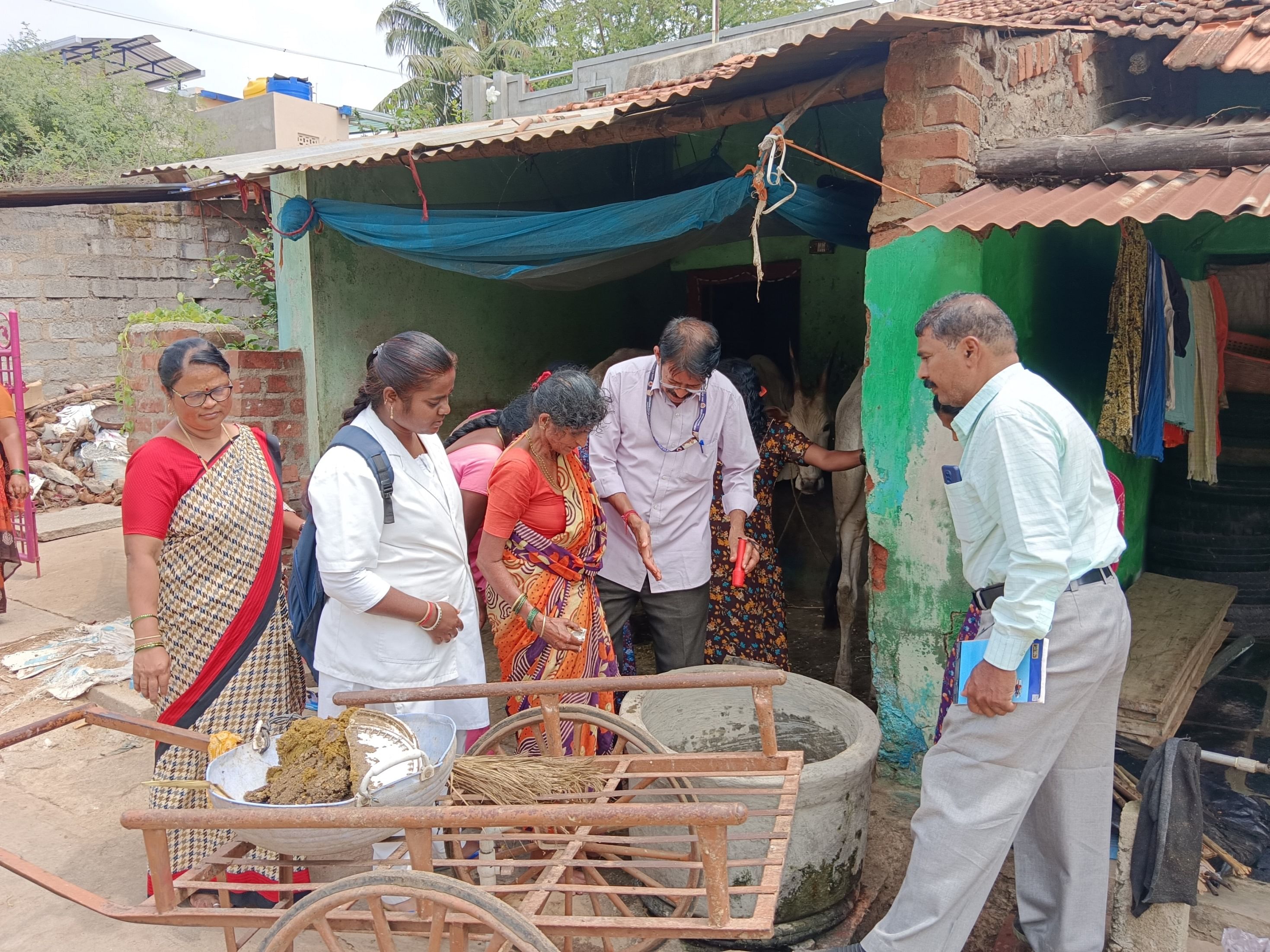 ಕಡರನಾಯ್ಕನಹಳ್ಳಿ ಸಮೀಪದ ಉಕ್ಕಡಗಾತ್ರಿ ಗ್ರಾಮದಲ್ಲಿ ಲಾರ್ವಾ ಸಮೀಕ್ಷೆ ಕಾರ್ಯ ನಡೆಯಿತು