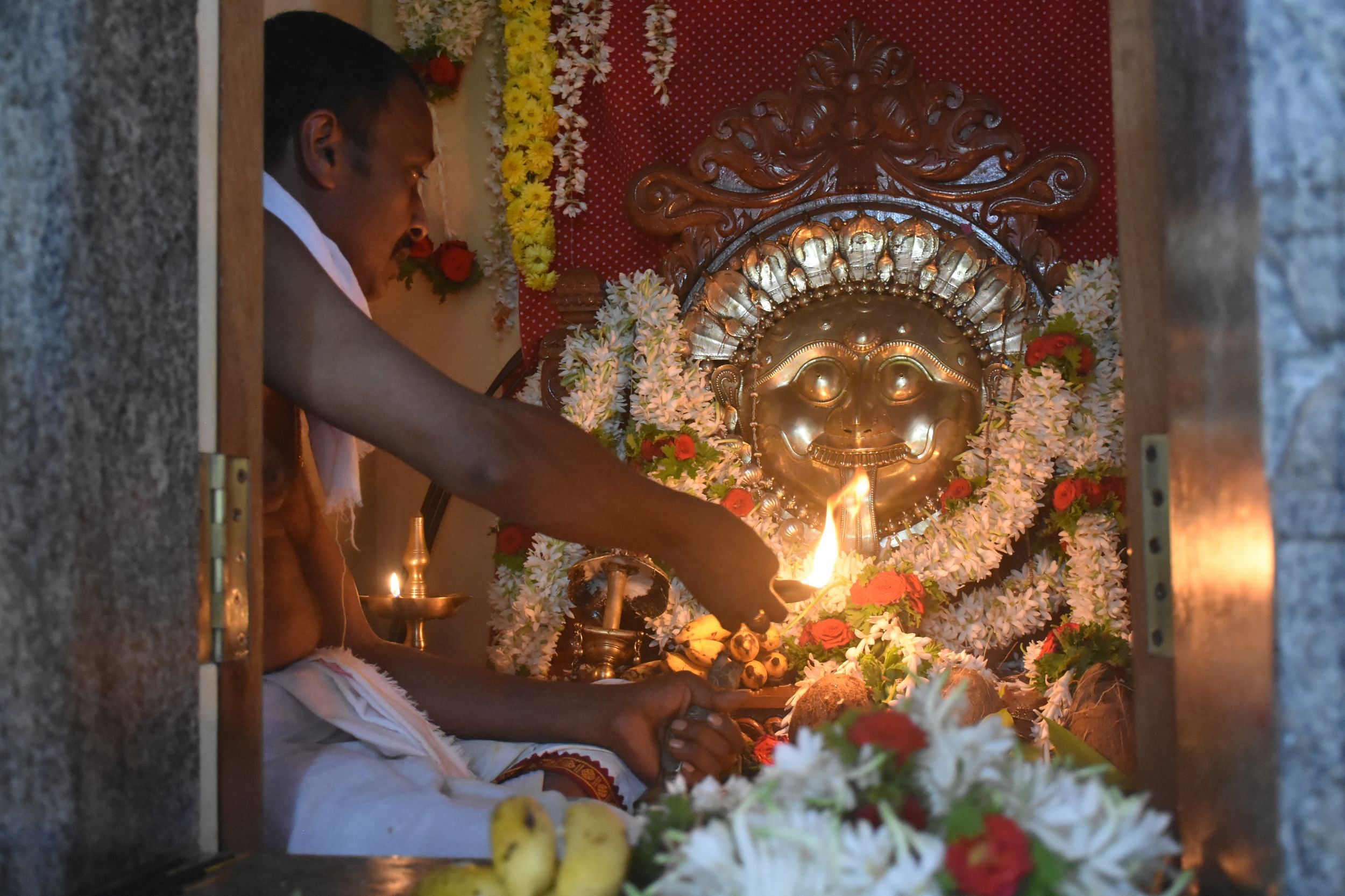 ಬಿಳಿಗೇರಿ ಗ್ರಾಮದಲ್ಲಿ ಶುಕ್ರವಾರ ಪರದೇವರ ಗುಡಿಯ ಪ್ರನರ್ ಪ್ರತಿಷ್ಠಾ ಕಾರ್ಯಕ್ರಮ ನಡೆಯಿತು