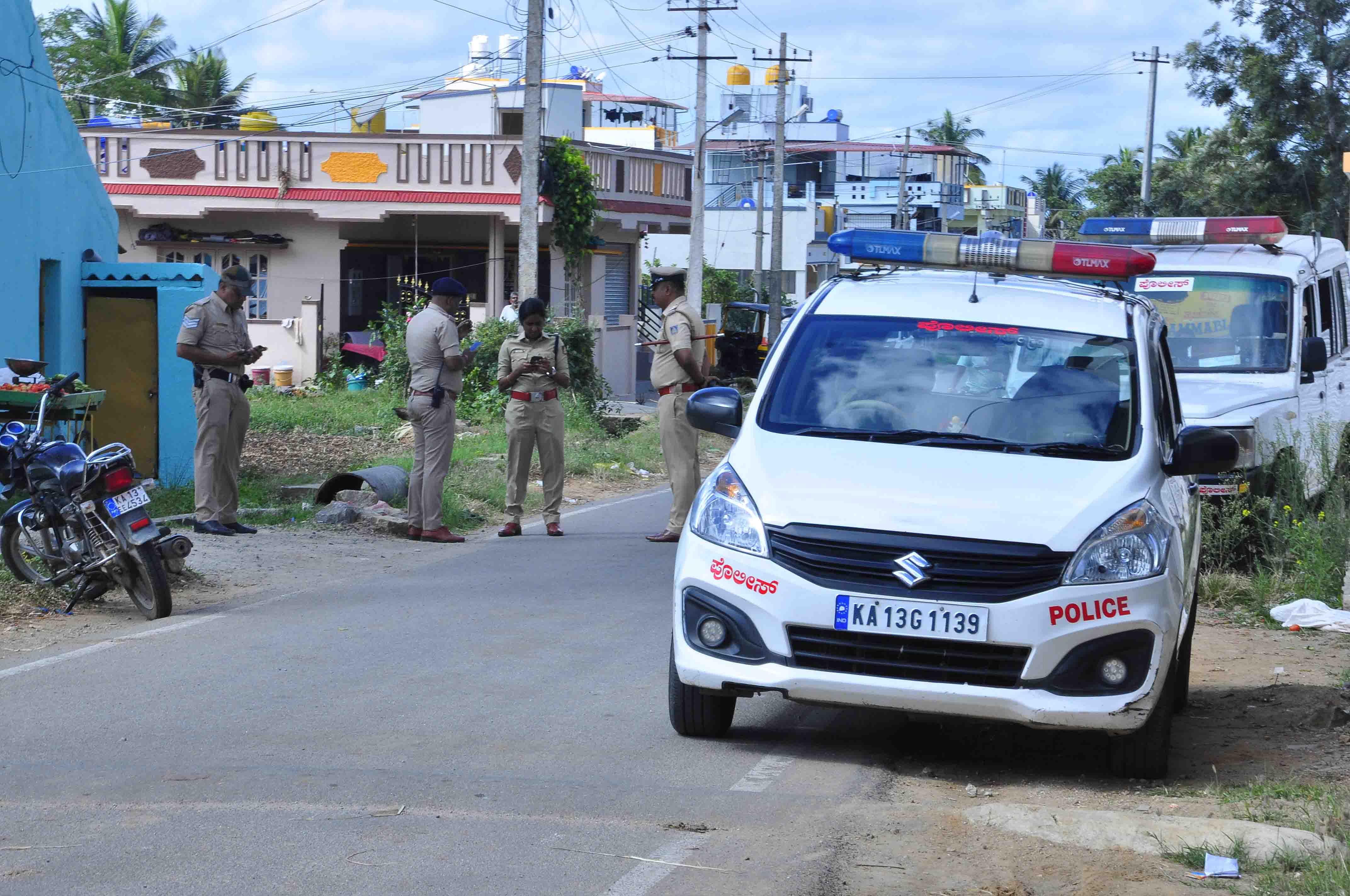 ಎಸ್ಪಿ ಮೊಹಮ್ಮದ್‌ ಸುಜೀತಾ ಅಪಹರಣ ನಡೆದ ಸ್ಥಳಕ್ಕೆ ಭೇಟಿ ನೀಡಿ ಪರಿಶೀಲಿಸಿದರು