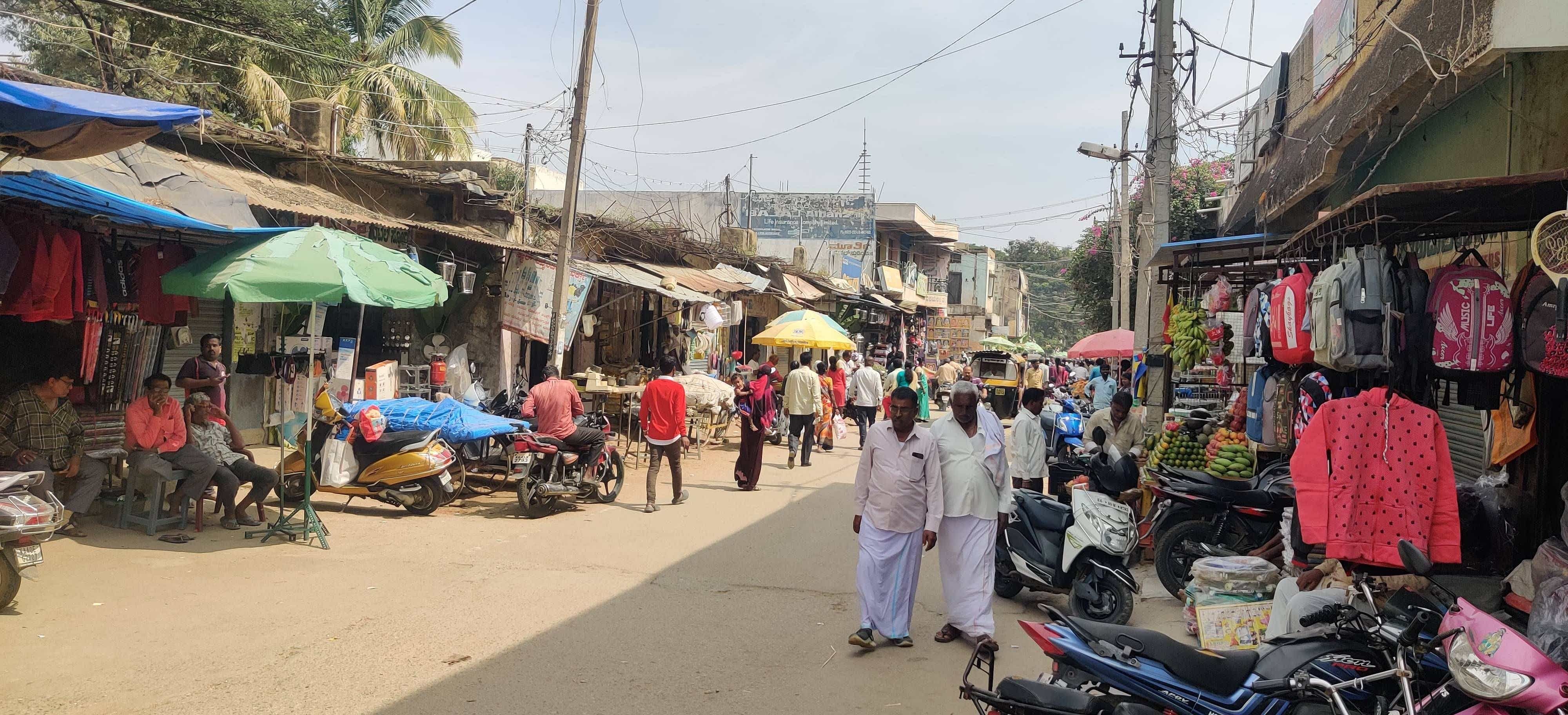 ಗೌರಿಬಿದನೂರು ನಗರದಲ್ಲಿನ ಎಂ.ಜಿ. ರಸ್ತೆ