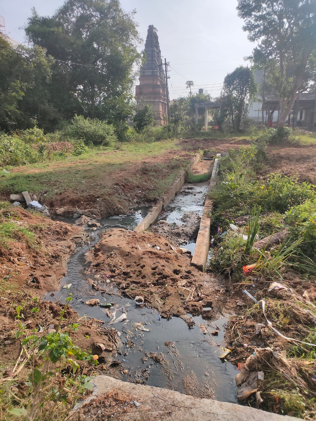 ಕೆಂಪೇಗೌಡ ಬಡಾವಣೆಯಲ್ಲಿ ನಡೆದಿರುವ ಅರೆಬರೆ ಕಾಮಗಾರಿ.