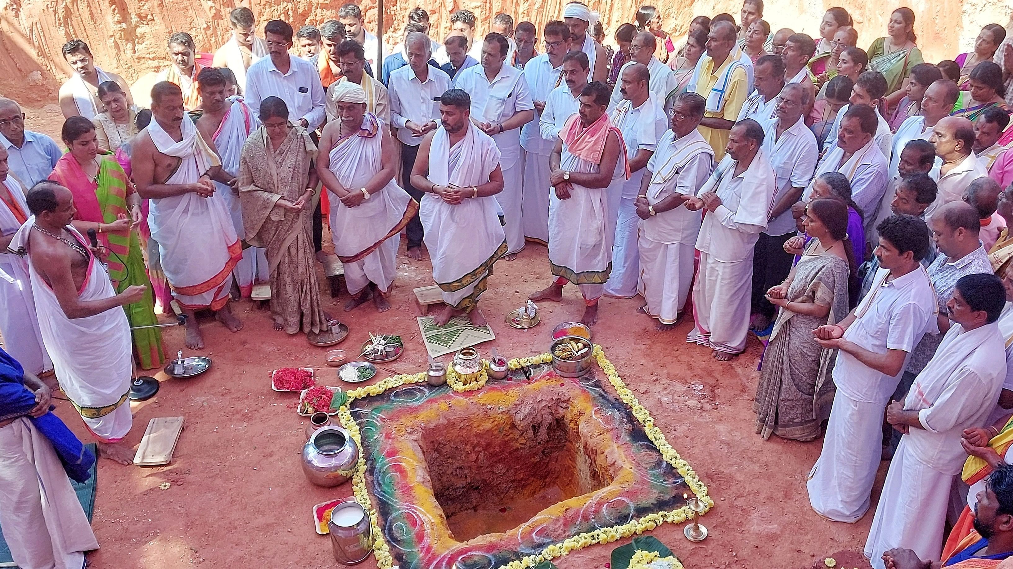 ಆದಿ ಕ್ಷೇತ್ರ ಜಾರದ ಸಾನ್ನಿಧ್ಯದಲ್ಲಿ ಜೀರ್ಣೋದ್ಧಾರ ಕಾರ್ಯಕ್ಕೆ ಚಾಲನೆ ನೀಡಲಾಯಿತು