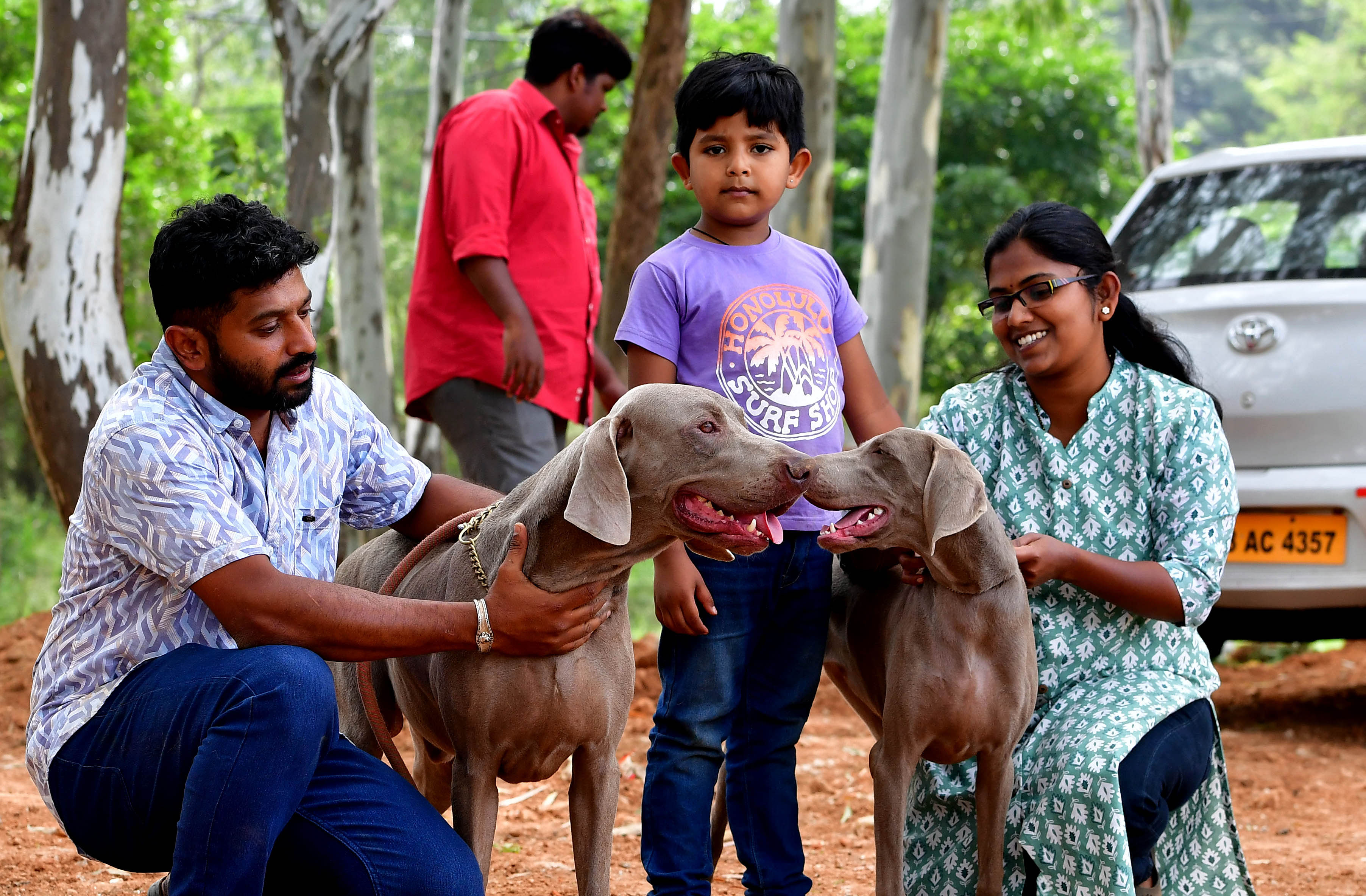 ನಗರದ ಪಶುವೈದ್ಯ ಕಾಲೇಜು ಕ್ಯಾಂಪಸ್‌ನಲ್ಲಿ ಸಿಲಿಕಾನ್‌ ಸಿಟಿ ಕೆನಲ್‌ ಕ್ಲಬ್‌ ಆಶ್ರಯದಲ್ಲಿ ಶನಿವಾರ ಆರಂಭಗೊಂಡ ಅಖಿಲ ಭಾರತ ಶ್ವಾನ ಪ್ರದರ್ಶನದಲ್ಲಿ ವಿವಿಧ ತಳಿಗಳ ಶ್ವಾನಗಳು ಭಾಗವಹಿಸಿದ್ದವು –ಪ್ರಜಾವಾಣಿ ಚಿತ್ರ/ಕೃಷ್ಣಕುಮಾರ್‌ ಪಿ.ಎಸ್‌.