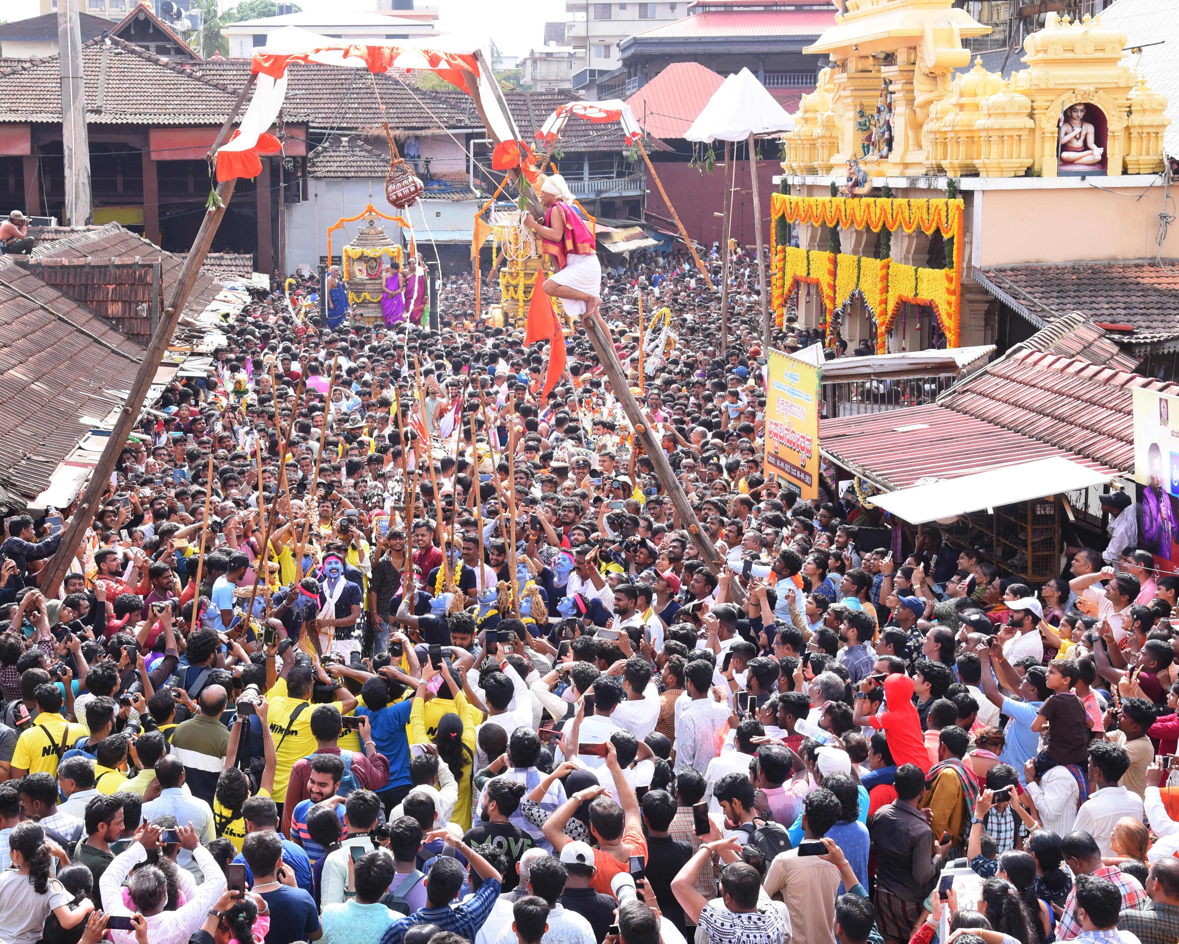 ಉಡುಪಿಯ ಕೃಷ್ಣಮಠದಲ್ಲಿ ನಡೆದ ವಿಟ್ಲಪಿಂಡಿ ಉತ್ಸವದಲ್ಲಿ ಸೇರಿದ್ದ ಭಕ್ತಸಾಗರ