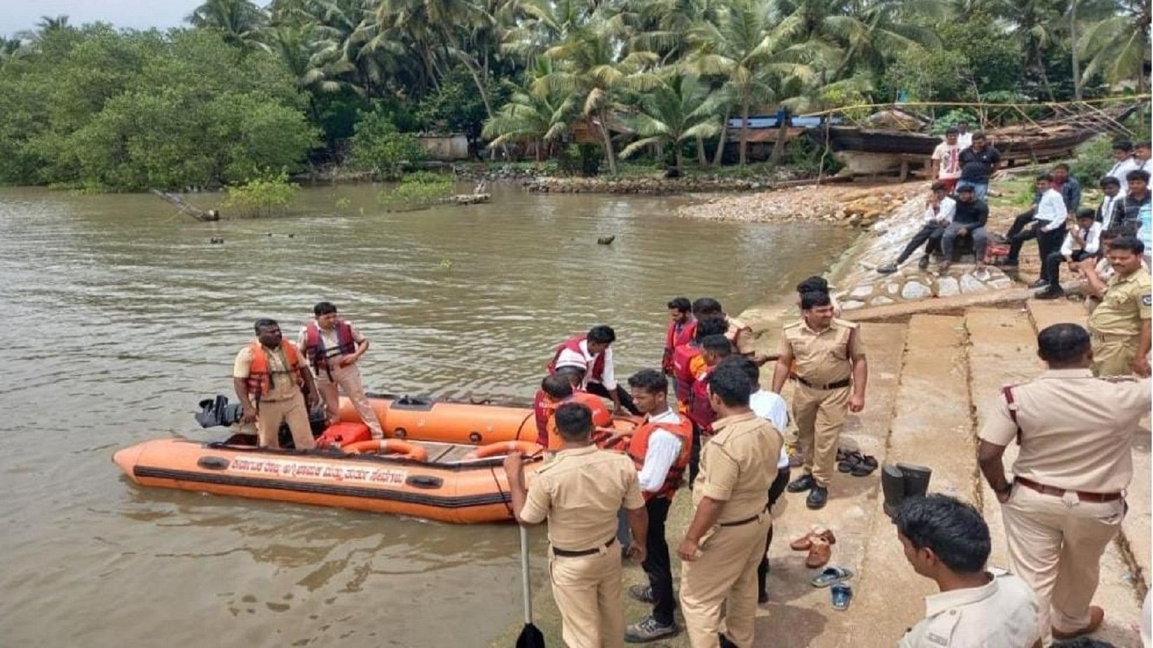 ಸ್ವಯಂ ಸೇವಕರಿಗೆ ವರ್ಷದ ಹಿಂದೆ  ಆಪದ್ ಮಿತ್ರ ತರಬೇತಿಯ ಸಂದರ್ಭ