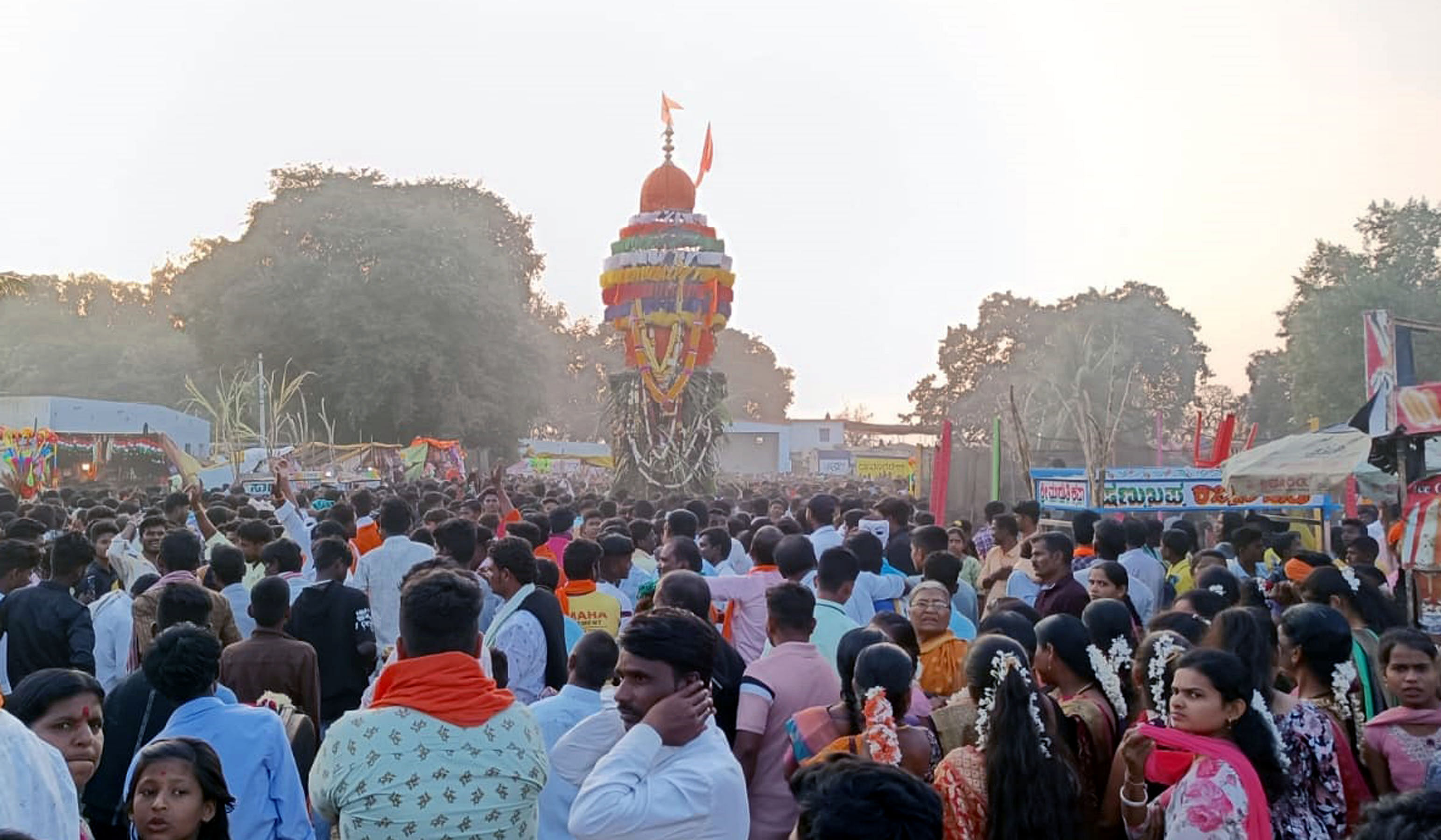 ಹೂವಿನಹಡಗಲಿ ತಾಲ್ಲೂಕು ಮದಲಗಟ್ಟಿ ಸುಕ್ಷೇತ್ರದಲ್ಲಿ ಆಂಜನೇಯಸ್ವಾಮಿ ರಥೋತ್ಸವ ವಿಜೃಂಭಣೆಯಿಂದ ಜರುಗಿತು