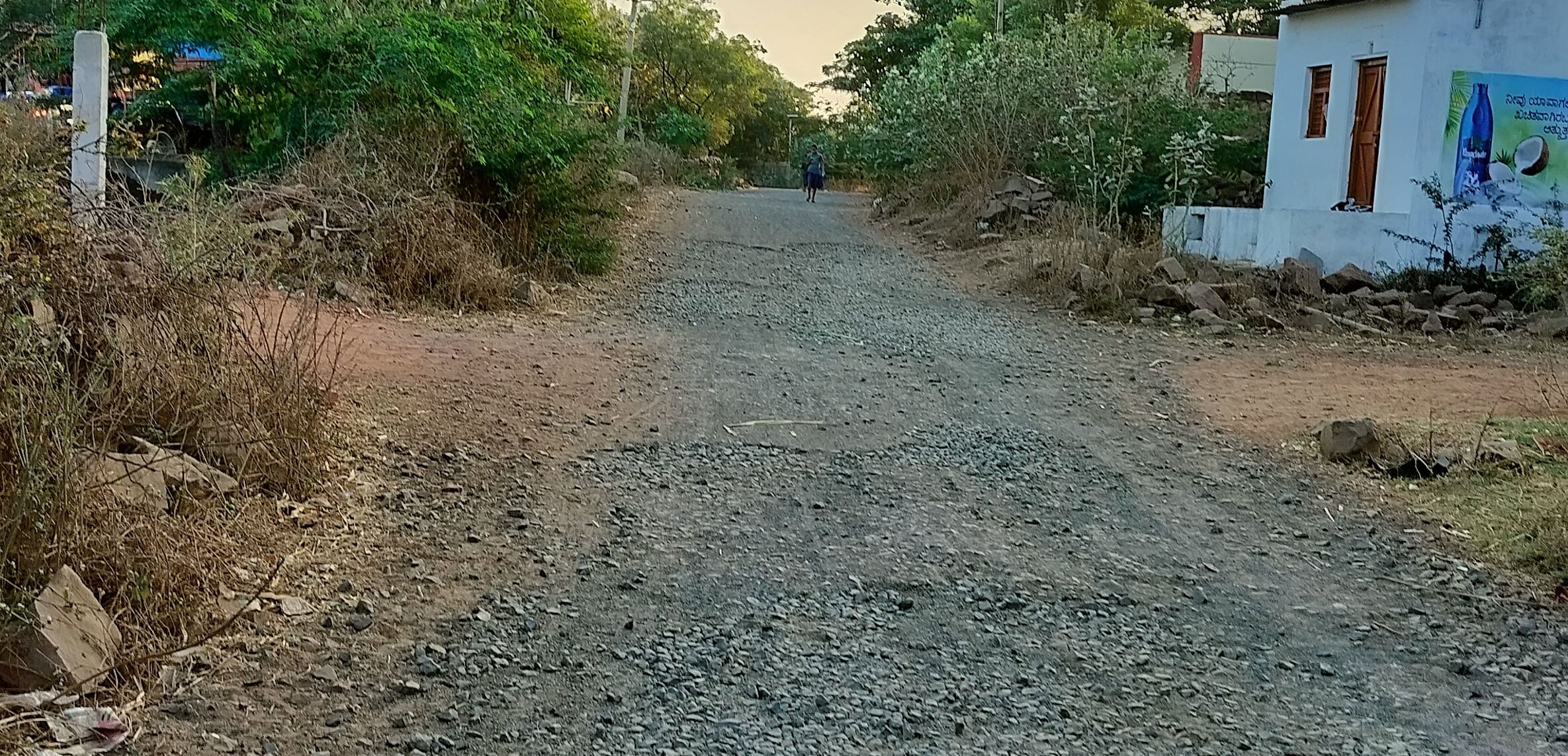 ತೂಗುಣಸಿ ರಸ್ತೆಯಲ್ಲಿ ಕಂಕರ್‌ ಎದ್ದಿರುವುದು