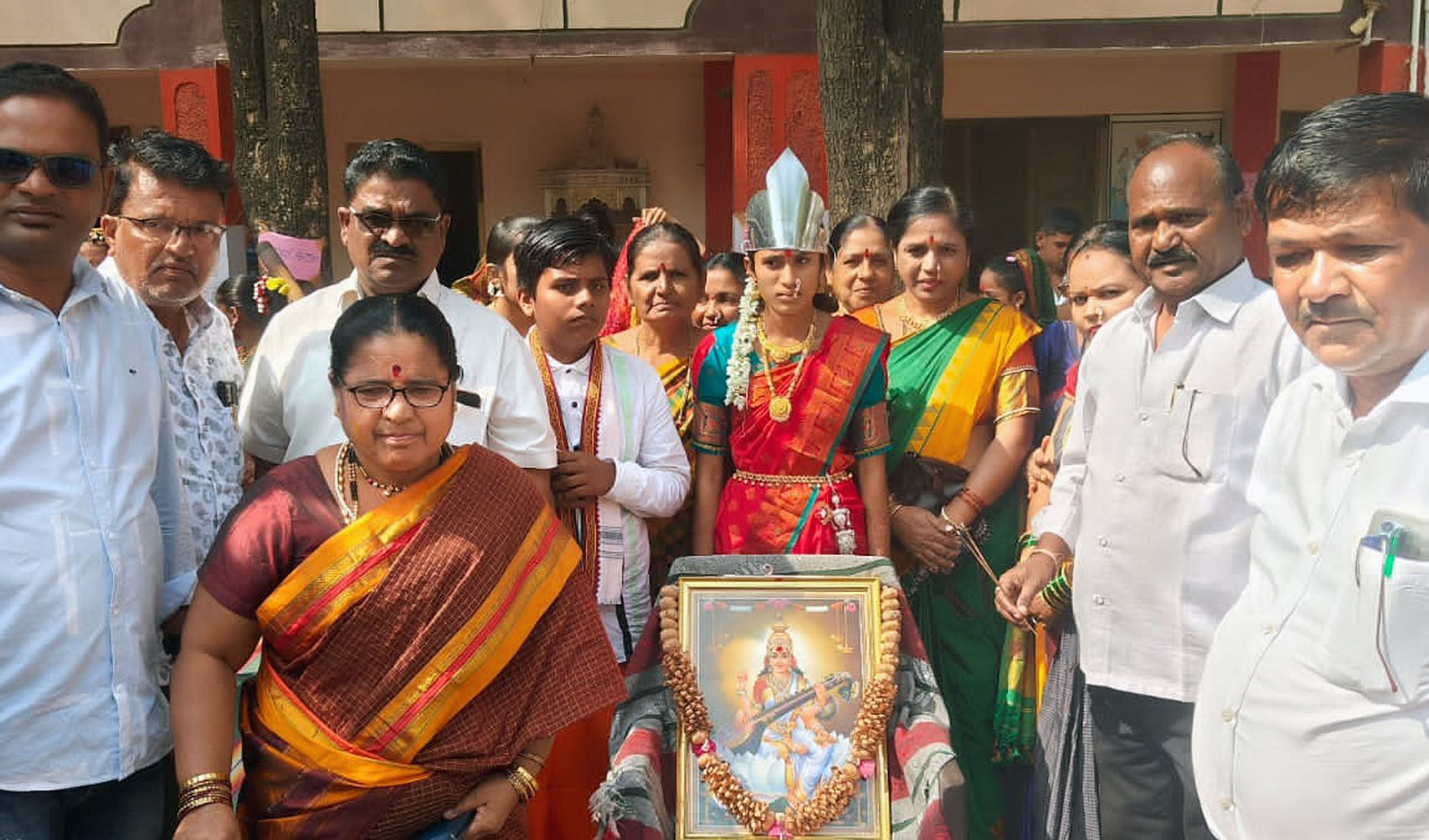 ಲಿಂಗಸುಗೂರಲ್ಲಿ ಮಂಗಳವಾರ ಶಾಸಕರ ಮಾದರಿಯ ಹಿರಿಯ ಪ್ರಾಥಮಿಕ ಶಾಲೆಯಲ್ಲಿ ಆಯೋಜಿಸಿದ್ದ ನೂರು ದಿನದ ಓದು ಕಾರ್ಯಕ್ರಮಕ್ಕೆ ಕ್ಷೇತ್ರ ಶಿಕ್ಷಣಾಧಿಕಾರಿ ಹೊಂಬಣ್ಣ ರಾಠೋಡ ಚಾಲನೆ ನೀಡಿದರು