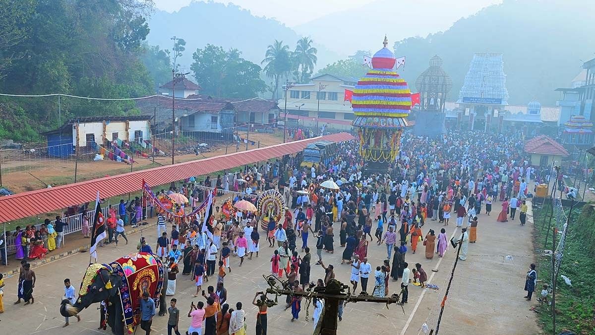 ಕುಕ್ಕೆ ಸುಬ್ರಹ್ಮಣ್ಯ ಕ್ಷೇತ್ರದಲ್ಲಿ ಸೋಮವಾರ ದೇವರ ಚಿಕ್ಕರಥೋತ್ಸವ ನೆರವೇರಿತು