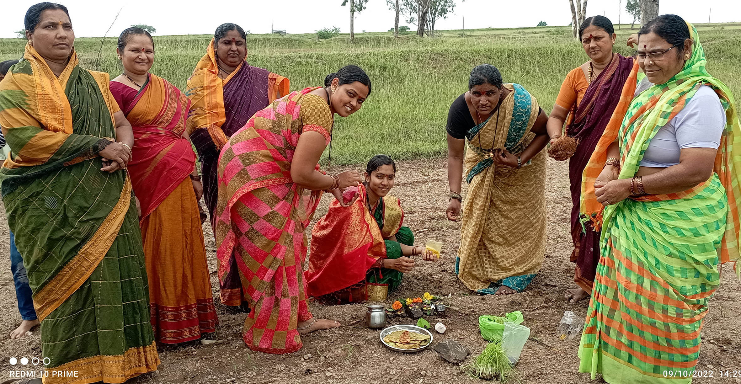 ಎಳ್ಳ ಅಮವಾಸ್ಯೆ ಅಂಗವಾಗಿ ಹೊರ್ತಿ ಸಮೀಪದ ಇಂಚಗೇರಿ ಗ್ರಾಮದ ಹೊಲದಲ್ಲಿ ಚೆರಗ ಚೆಲ್ಲಿ ಭೂಫಸಲಿಗೆ ಪೂಜಿಸಲಾಯಿತು (ಸಂಗ್ರಹ ಚಿತ್ರ)