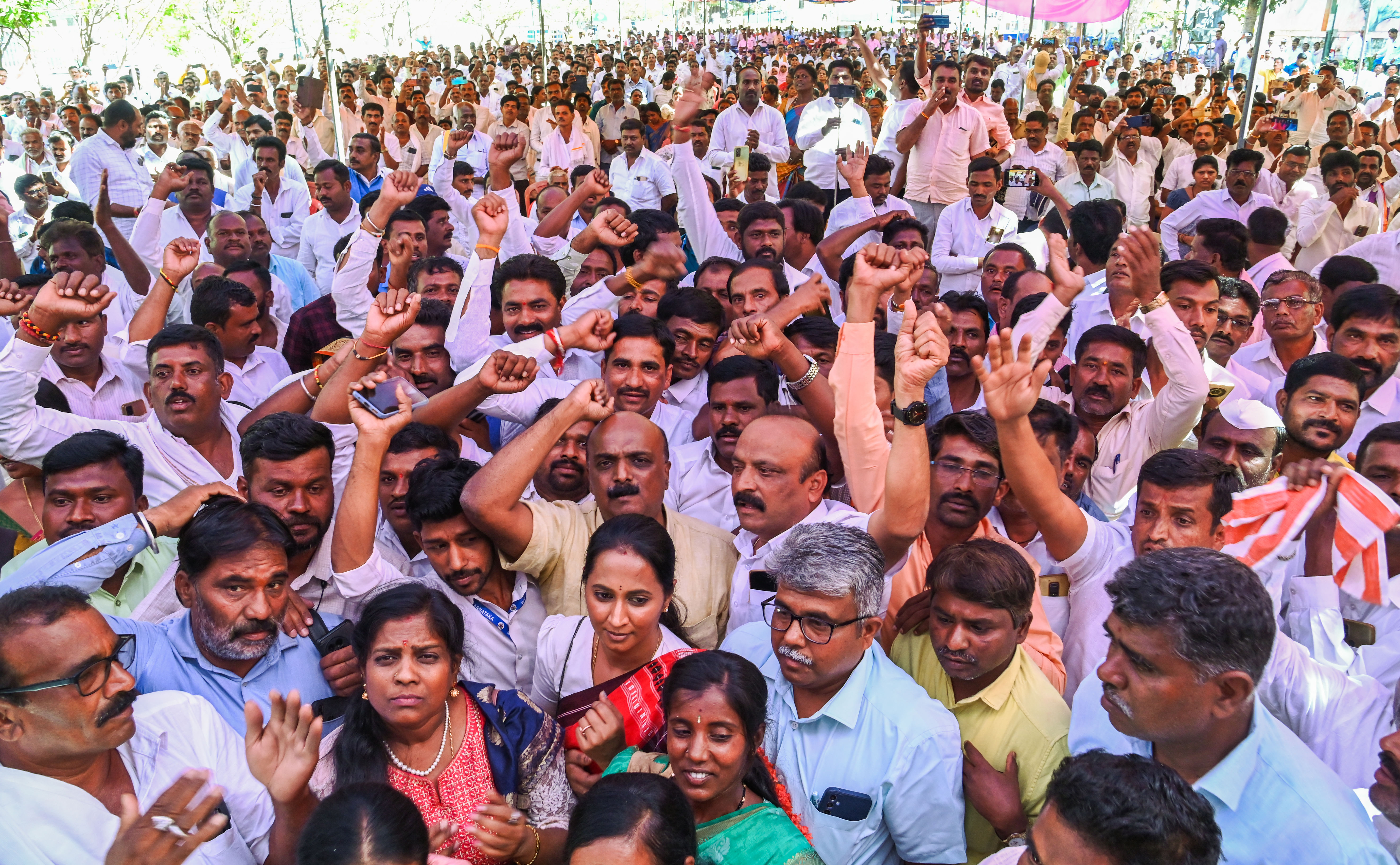 ಸ್ವಾತಂತ್ರ್ಯ ಉದ್ಯಾನದಲ್ಲಿ ಗುರುವಾರ ನಡೆದ ಪ್ರತಿಭಟನೆಯಲ್ಲಿ ಪಾಲ್ಗೊಂಡಿದ್ದ ಗ್ರಾಮ ಪಂಚಾಯಿತಿ ಸದಸ್ಯರು – ಪ್ರಜಾವಾಣಿ ಚಿತ್ರ