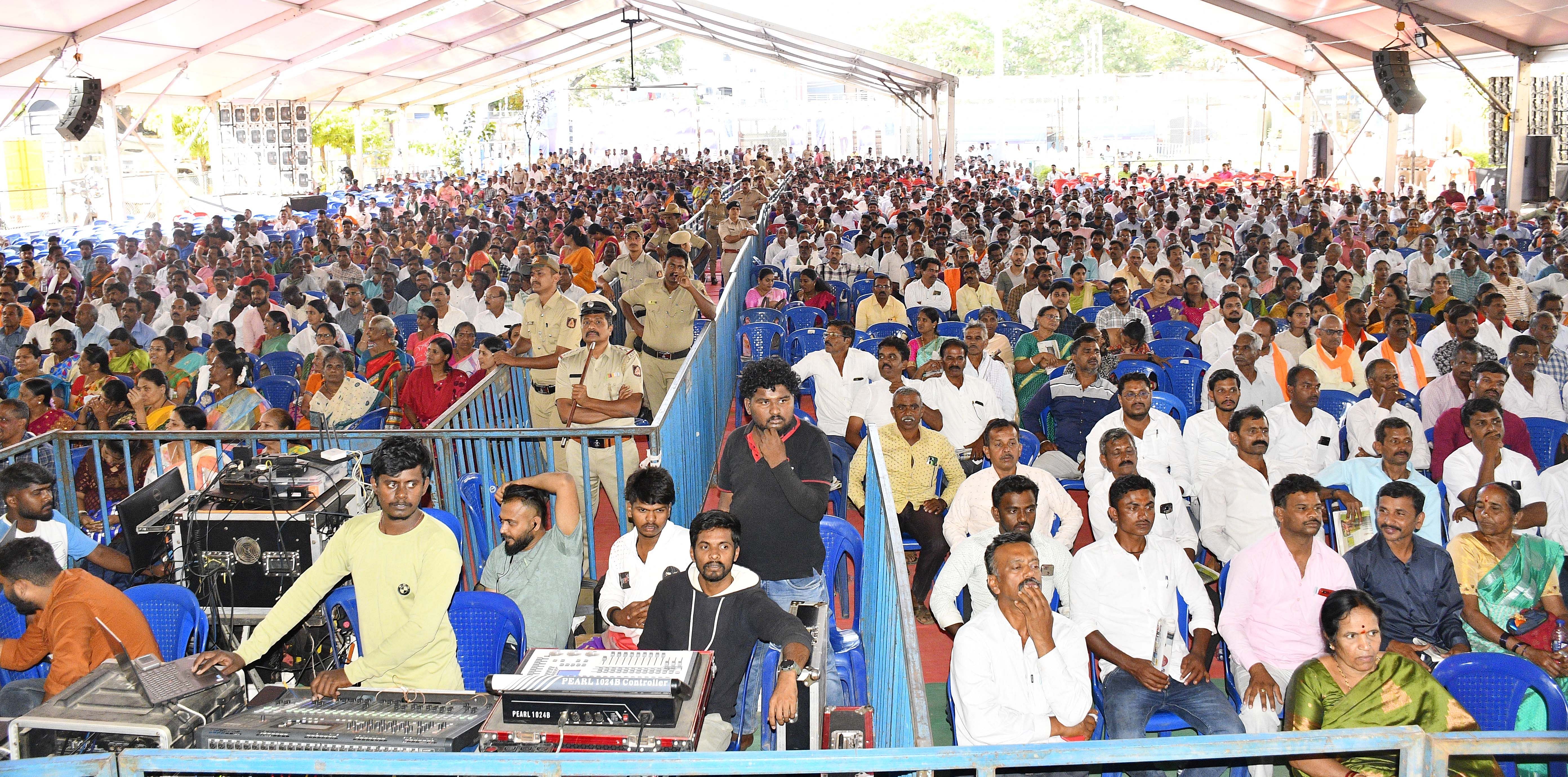 ಶಿವಮೊಗ್ಗದಲ್ಲಿ ಗುರುವಾರ ನಡೆದ ಸಮಾರಂಭದಲ್ಲಿ ಪಾಲ್ಗೊಂಡಿದ್ದ ಜನಸ್ತೋಮ