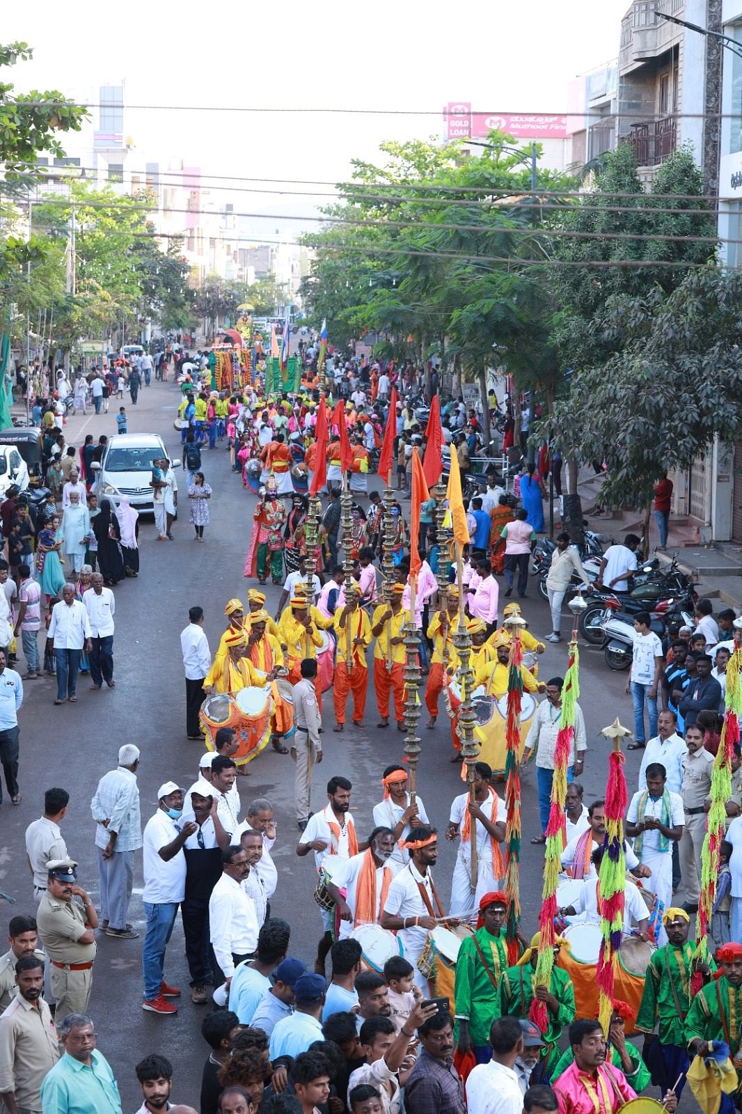 ಹಂಪಿ ಉತ್ಸವದ ಪ್ರಯುಕ್ತ ಹೊಸಪೇಟೆಯಲ್ಲಿ ಗುರುವಾರ ನಡೆದ ವಸಂತ ವೈಭವ ಜಾನಪದ ತಂಡಗಳ ಶೋಭಾಯಾತ್ರೆಯ ಸೊಬಗು –ಪ್ರಜಾವಾಣಿ ಚಿತ್ರ