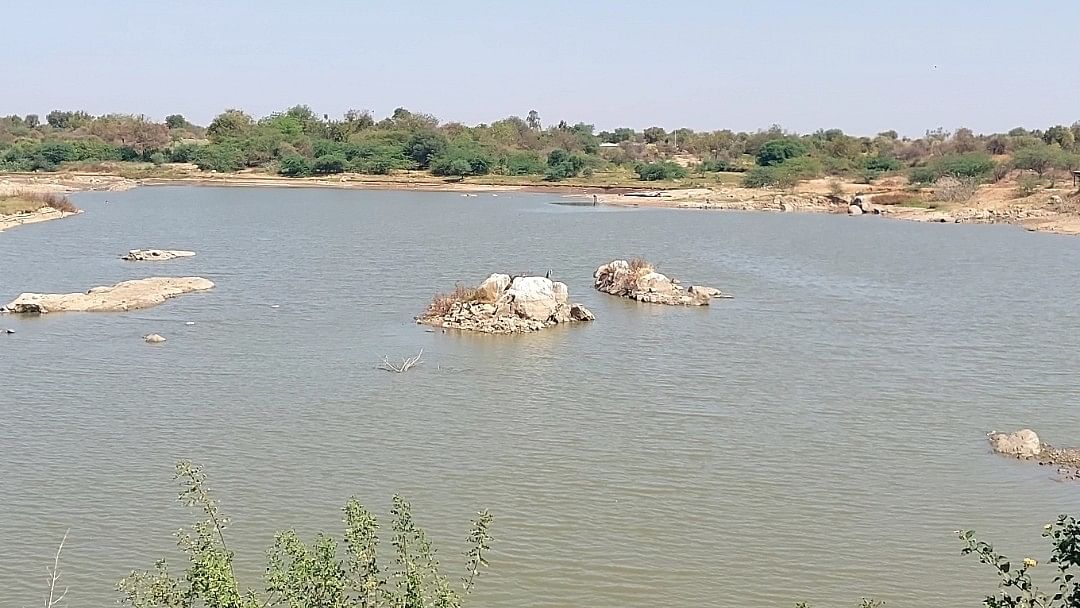 ಶಹಾಪುರ ತಾಲ್ಲೂಕಿನ ಹೊಸಕೇರಾ ಗ್ರಾಮದ ಕೆರೆಯಲ್ಲಿ ನೀರು ಸಂಗ್ರಹವಾಗಿರುವುದು