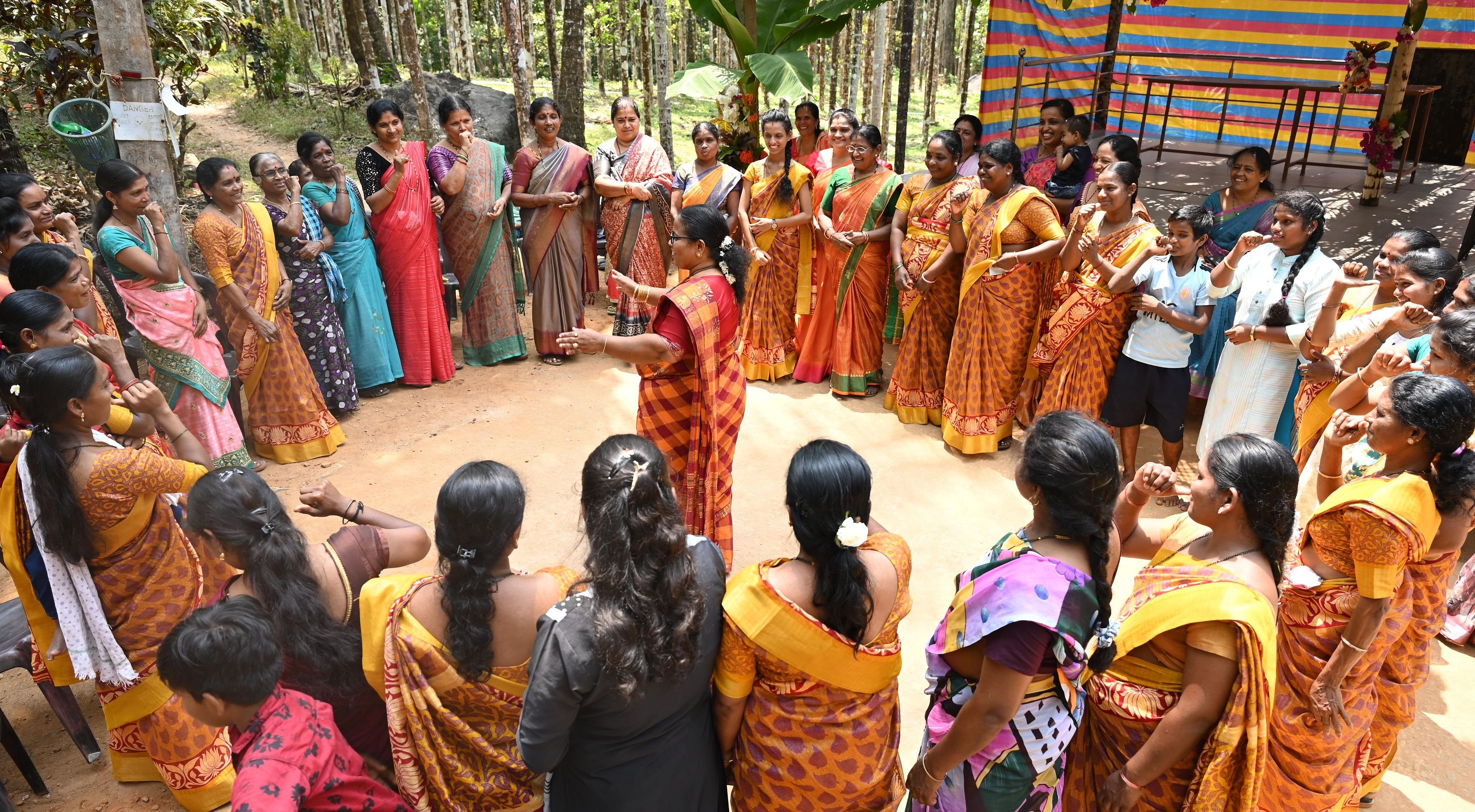 ಬೆಳ್ತಂಗಡಿ ತಾಲ್ಲೂಕಿನ ನೆರಿಯ ಗ್ರಾಮದ ಬಾಂಜಾರುಮಲೆಯಲ್ಲಿ ಮಹಿಳಾ ಮೋರ್ಚಾದ ವತಿಯಿಂದ ವಿಶೇಷ ಕಾರ್ಯಕ್ರಮ ನೆಡಯಿತು