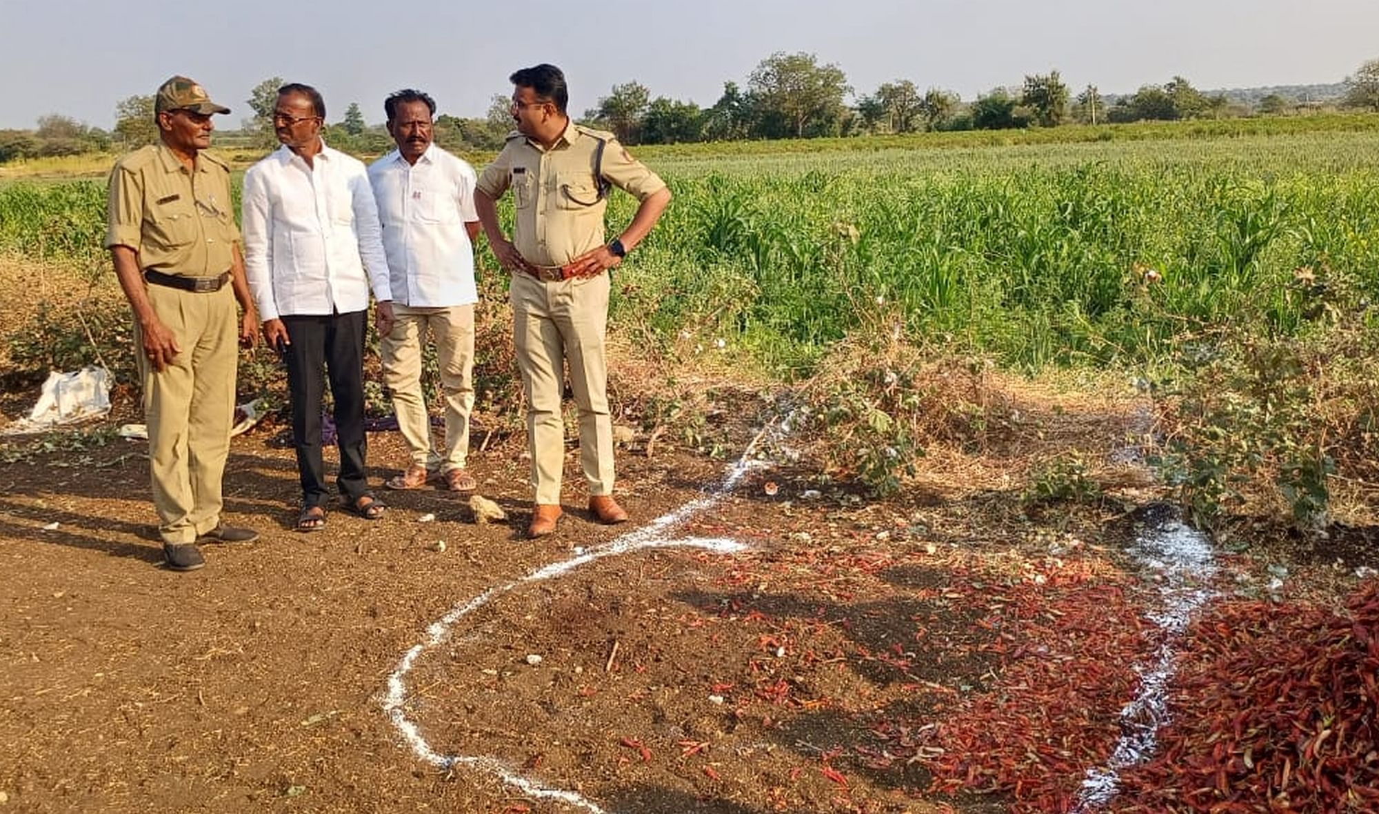 ಕಲಬುರಗಿ ಎಸ್ಪಿ ಅಕ್ಷಯ್ ಹಾಕೆ ಅವರು ಗಿರೀಶ ಕೊಲೆಯಾದ ಸಾಗನೂರು ಗ್ರಾಮದ ಹೊರವಲಯದ ಸ್ಥಳಕ್ಕೆ ಭೇಟಿ ನೀಡಿ ಸಿಬ್ಬಂದಿಯಿಂದ ಮಾಹಿತಿ ಪಡೆದರು