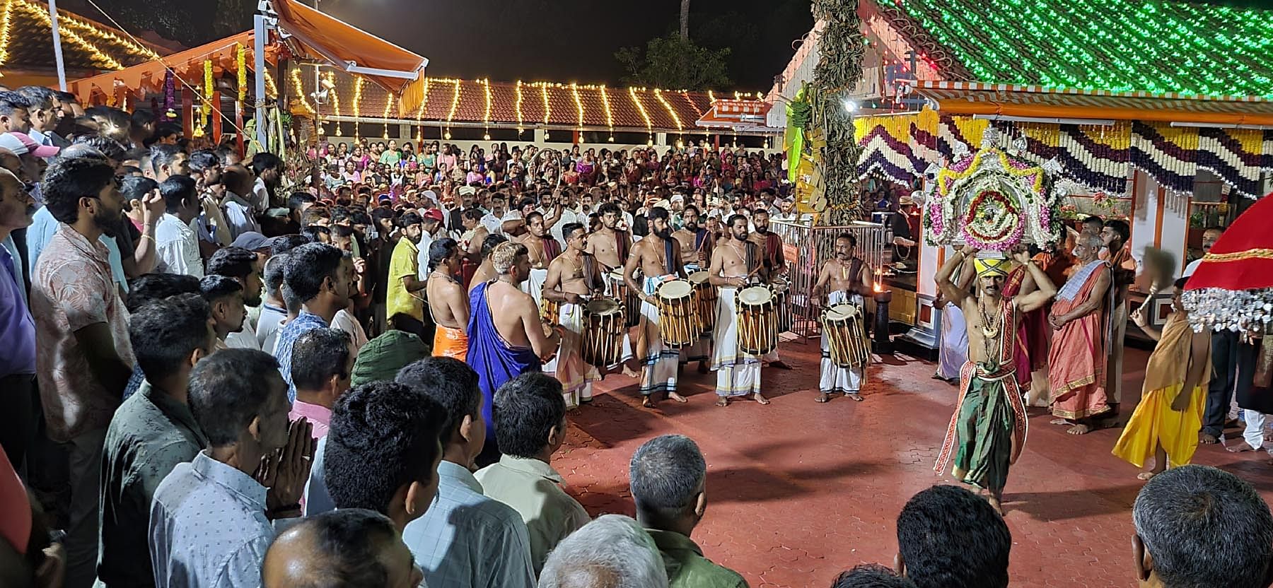 ಗೋಣಿಕೊಪ್ಪಲು ಬಳಿಯ ಬಾಡಗರಕೇರಿ ಮೃತ್ಯಂಜಯ ದೇವಸ್ಥಾನದ ವಾರ್ಷಿಕೋತ್ಸವ ವಿಶೇಷ ಪೂಜೆ ಪುನಸ್ಕಾರಗಳೊಂದಿಗೆ ಶುಕ್ರವಾರ ತೆರೆಕಂಡಿತು