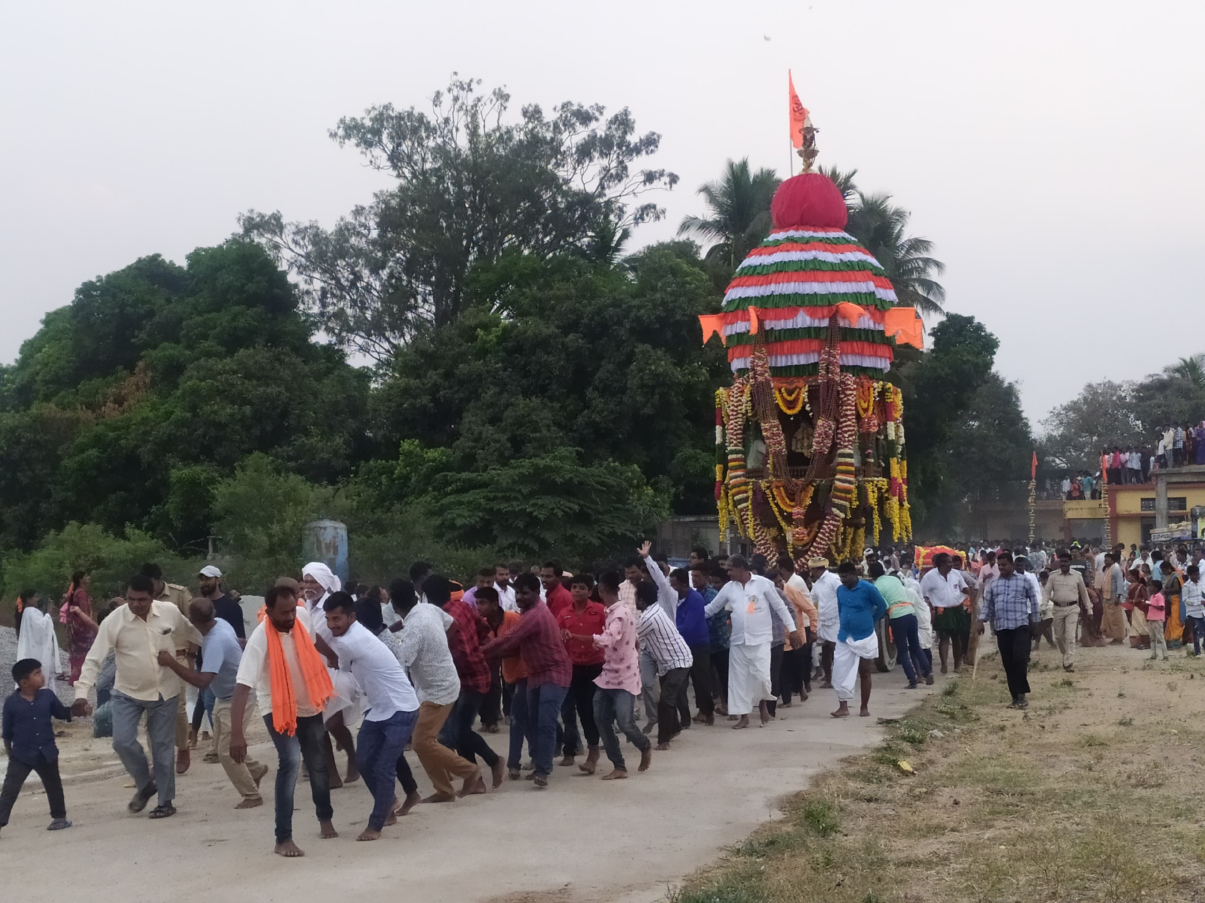 ಮುನಿರಾಬಾದ್ ಸಮೀಪ ಶಿವಪುರ ಮಾರ್ಕಂಡೇಶ್ವರ ಜಾತ್ರೆ ಅಂಗವಾಗಿ ಶನಿವಾರ ಸಂಜೆ ಮಹಾ ರಥೋತ್ಸವ ಜರುಗಿತು