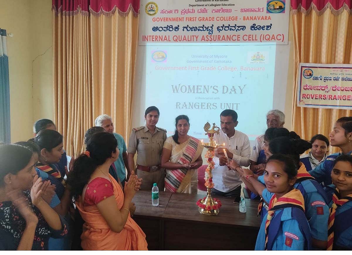 ಬಾಣಾವರದ ಸರ್ಕಾರಿ ಪ್ರಥಮ ದರ್ಜೆ ಕಾಲೇಜಿನಲ್ಲಿ ಈಚೆಗೆ ಆಯೋಜಿಸಿದ್ದ ಅಂತರರಾಷ್ಟ್ರೀಯ ಮಹಿಳಾ ದಿನಚಾರಣೆ ಆಚರಣೆ ಆಚರಿಸಲಾಯಿತು