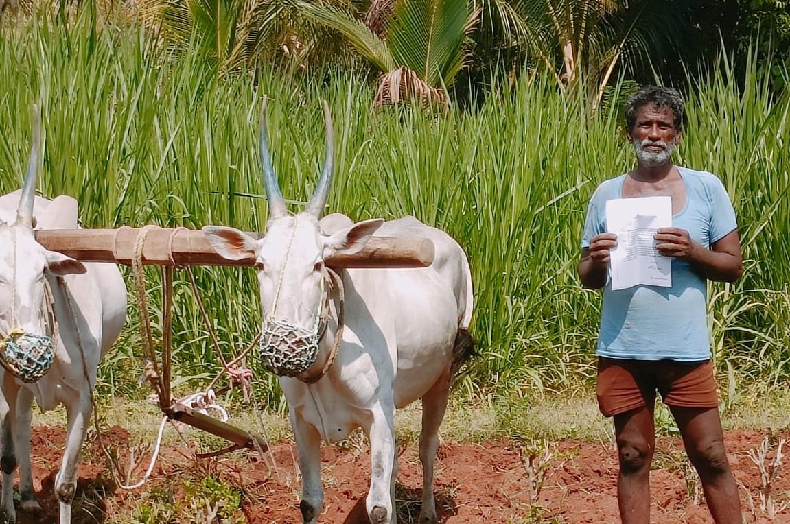 ಬುಲೆಟ್ ರೈಲು ಯೋಜನೆಯ ಭೂ ಸ್ವಾಧೀನ ನೋಟಿಸ್ ತೋರಿಸುತ್ತಿರುವ ಚನ್ನಪಟ್ಟಣ ತಾಲ್ಲೂಕಿನ ಬ್ರಹ್ಮಣಿಪುರದ ರೈತ