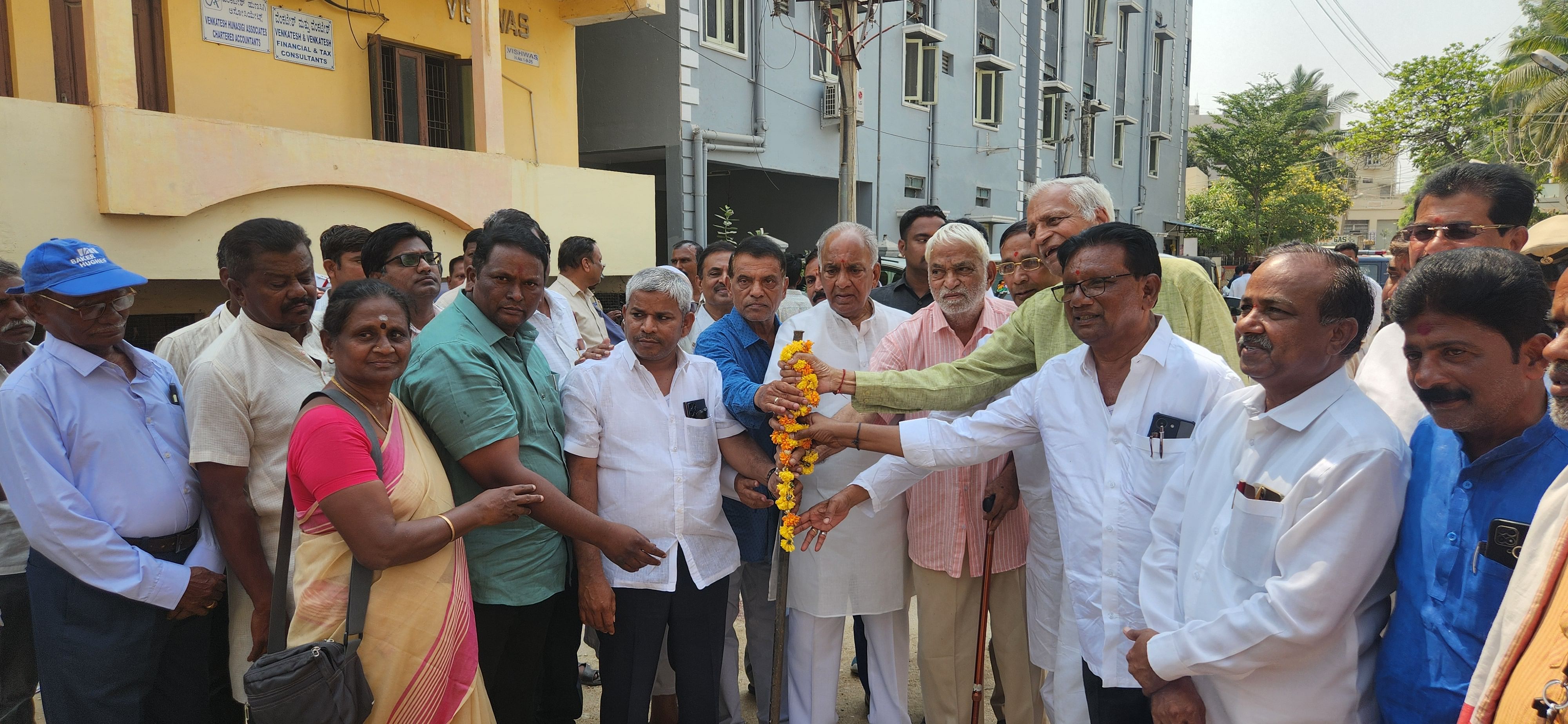 ರಾಯಚೂರು ನಗರದಲ್ಲಿ ವಿವಿಧ ಅಭಿವೃದ್ಧಿ ಕಾಮಗಾರಿಗೆ ಶುಕ್ರವಾರ ಸಣ್ಣ ನೀರಾವರಿ‌ ಹಾಗೂ ವಿಜ್ಞಾನ ತಂತ್ರಜ್ಞಾನ ಸಚಿವ ಎನ್.ಎಸ್. ಬೋಸರಾಜು ಚಾಲನೆ ನೀಡಿದರು