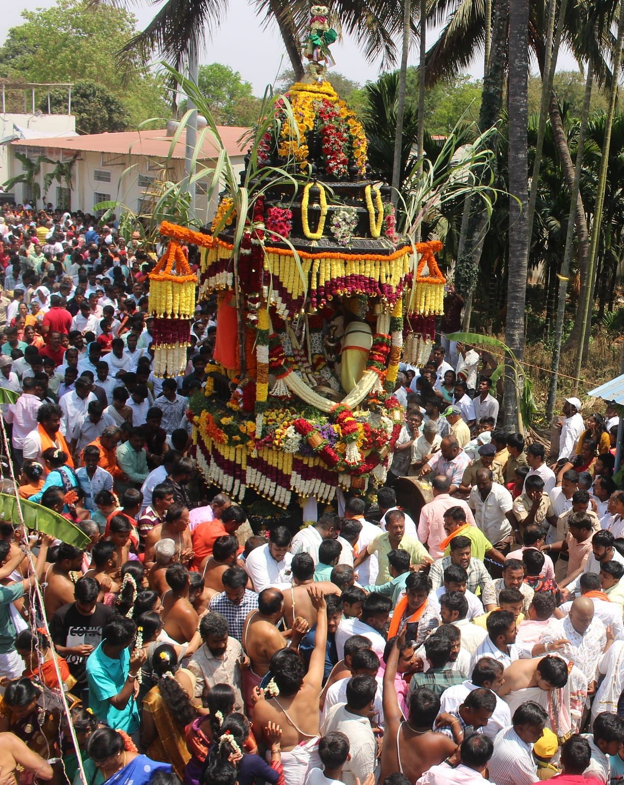 ಮಾಗಡಿ ತಾಲ್ಲೂಕಿನ ಮುದುಗೆರೆ ರಂಗನಾಥ ಜಾತ್ರಾ ಮಹೋತ್ಸವದ ಅಂಗವಾಗಿ ಭಾನುವಾರ ಬ್ರಹ್ಮೋತ್ಸವ ನಡೆಯಿತು