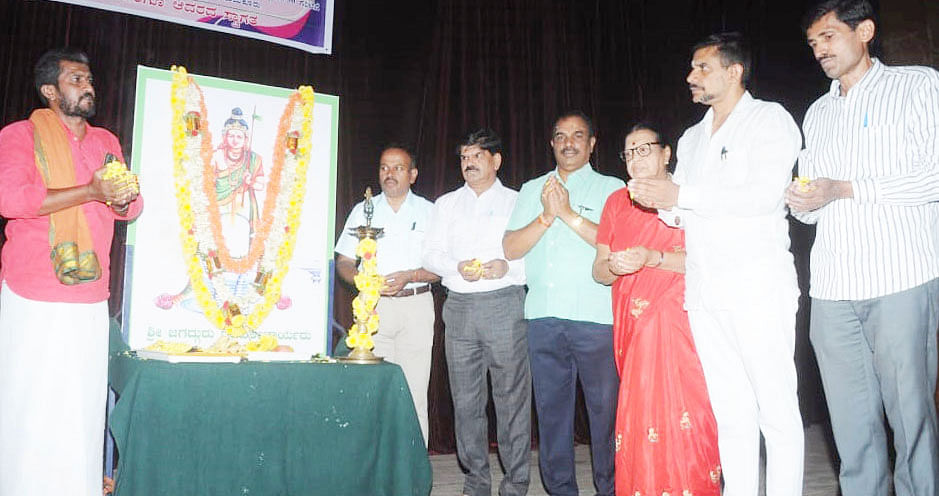 ತುಮಕೂರಿನಲ್ಲಿ ಶನಿವಾರ ಜಿಲ್ಲಾ ಆಡಳಿತದ ವತಿಯಿಂದ ರೇಣುಕಾಚಾರ್ಯರ ಜಯಂತಿ ಆಚರಿಸಲಾಯಿತು. ಕನ್ನಡ ಸಾಹಿತ್ಯ ಪರಿಷತ್ತಿನ ಜಿಲ್ಲಾ ಘಟಕದ ಅಧ್ಯಕ್ಷ ಕೆ.ಎಸ್.ಸಿದ್ಧಲಿಂಗಪ್ಪ, ಸಮುದಾಯದ ಮುಖಂಡರಾದ ಟಿ.ಆರ್.ಸದಾಶಿವಯ್ಯ, ಅನುಸೂಯಮ್ಮ, ಕನ್ನಡ ಪ್ರಕಾಶ್‌ ಇತರರು ಉಪಸ್ಥಿತರಿದ್ದರು