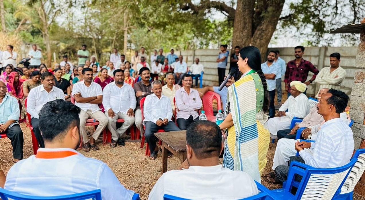 ಬೆಳಗಾವಿ ತಾಲ್ಲೂಕಿನ ಮೋದಗಾ ಗ್ರಾಮದಲ್ಲಿ ಶನಿವಾರ ಮೃಣಾಲ್‌ ಹೆಬ್ಬಾಳಕರ ಪರ ಸಚಿವೆ ಲಕ್ಷ್ಮಿ ಹೆಬ್ಬಾಳಕರ ಮತ ಯಾಚಿಸಿದರು