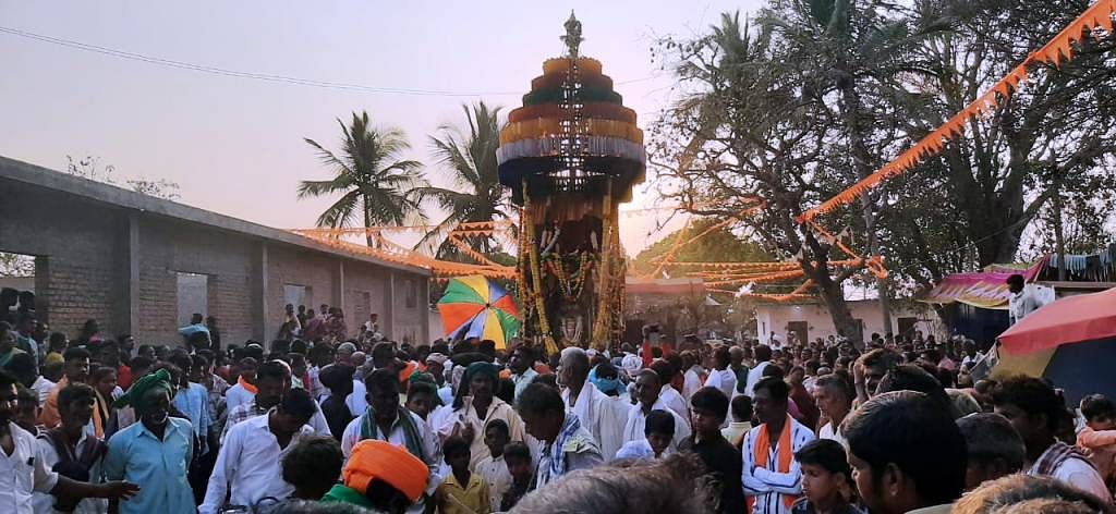 ತಡಸ ಗ್ರಾಮದ ಸಮೀಪವಿರುವ ಭೂ ಹುಲಿಕಟ್ಟಿಯ ಶೈಲೇಶ್ವರ ಮಠದ ಮಹಾಶಿವರಾತ್ರಿ ನಿಮಿತ್ಯವಾಗಿ ಜಟಾದಾರಿಸ್ವಾಮಿ ರಥೋತ್ಸವ ಜರುಗಿತು