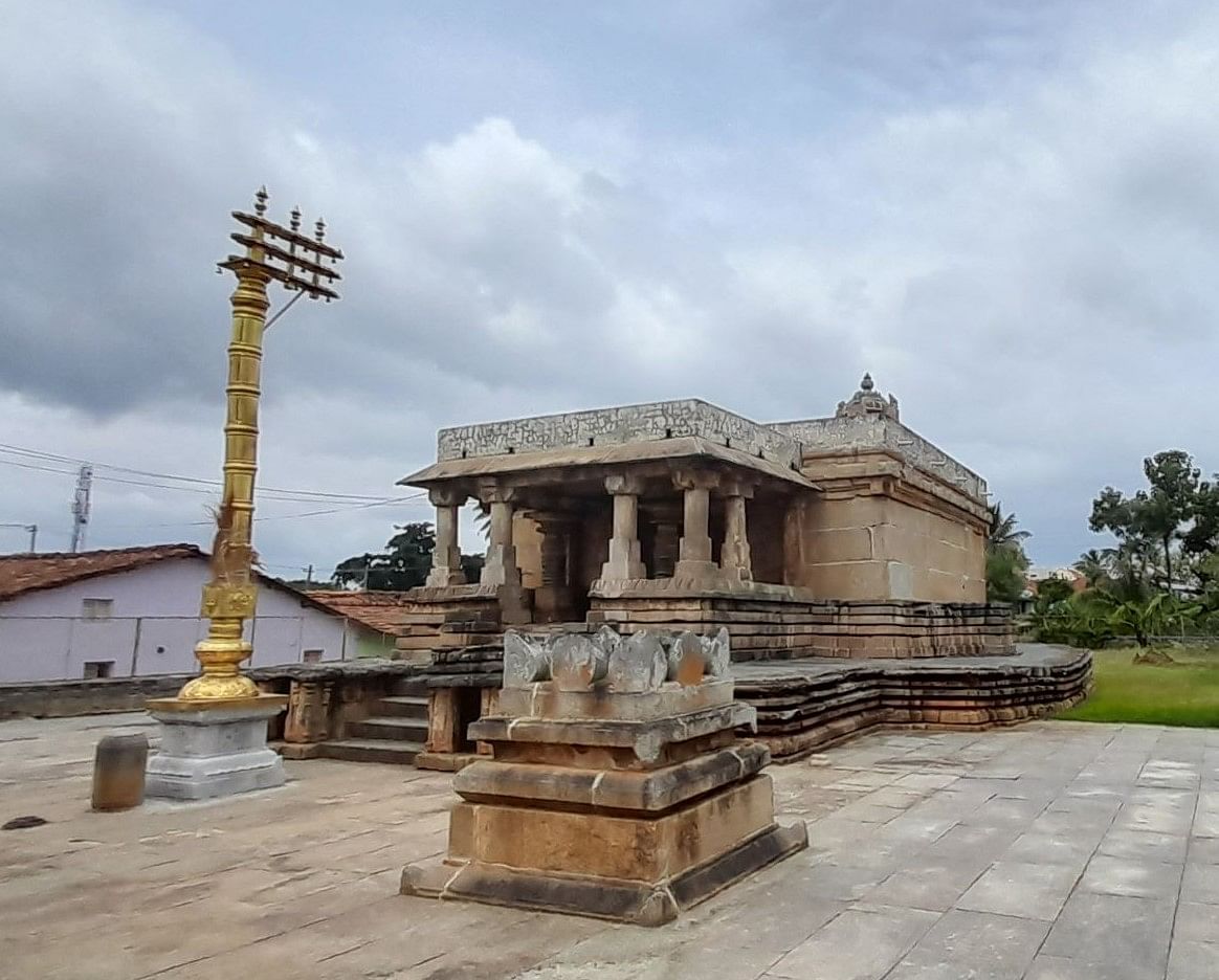 ಕೆ.ಆರ್.ಪೇಟೆ ತಾಲ್ಲೂಕಿನ ಸಿಂಧುಘಟ್ಟದ ಲಕ್ಷ್ಮೀನಾರಾಯಣ ದೇವಾಲಯ