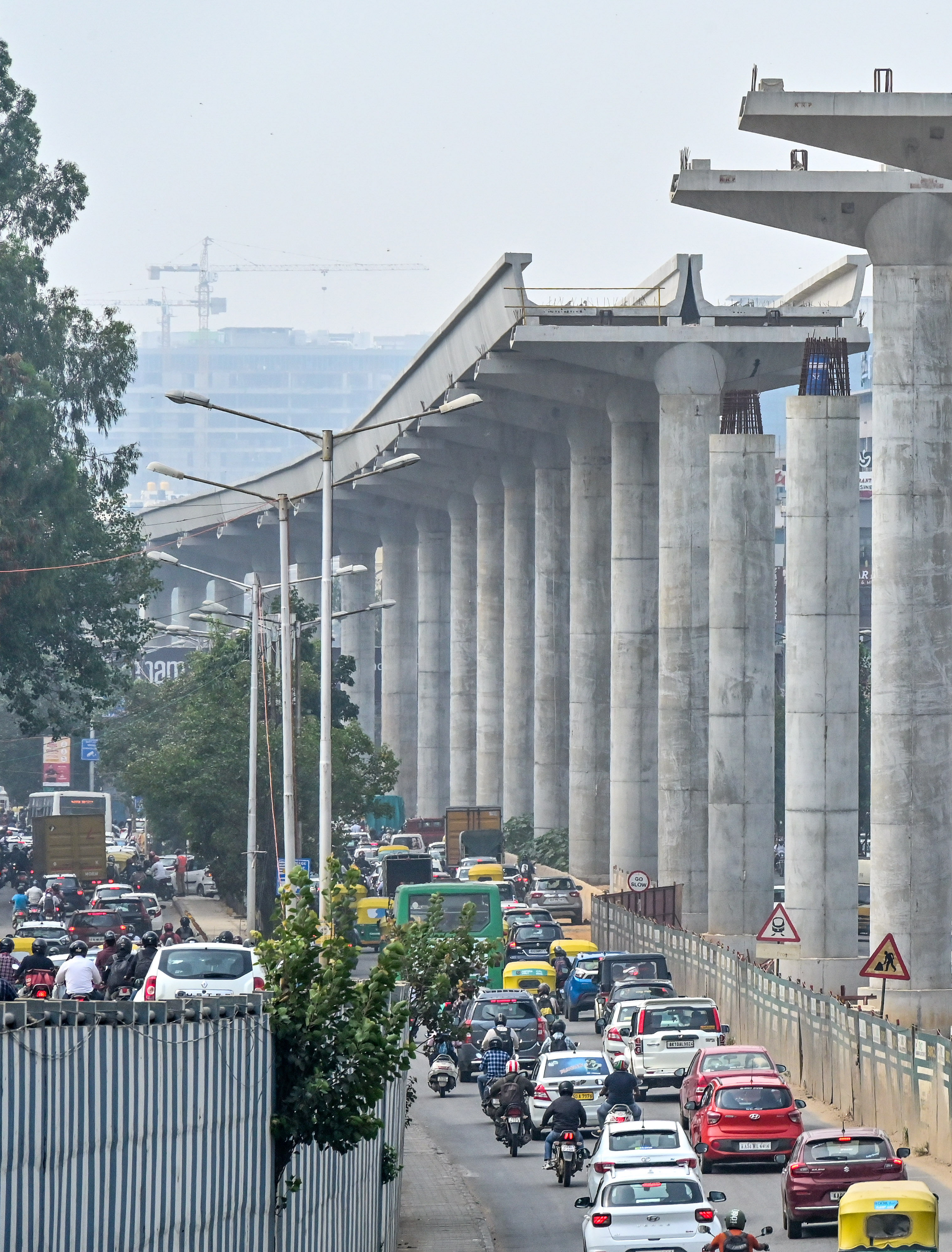 ಬೆಂಗಳೂರಿನ ಮಾರತ್‌ಹಳ್ಳಿ ಹೊರವರ್ತುಲ ರಸ್ತೆಯಲ್ಲಿ ನಿರ್ಮಾಣ ಹಂತದಲ್ಲಿರುವ ನಮ್ಮ ಮೆಟ್ರೊ ನೀಲಿ ಮಾರ್ಗ