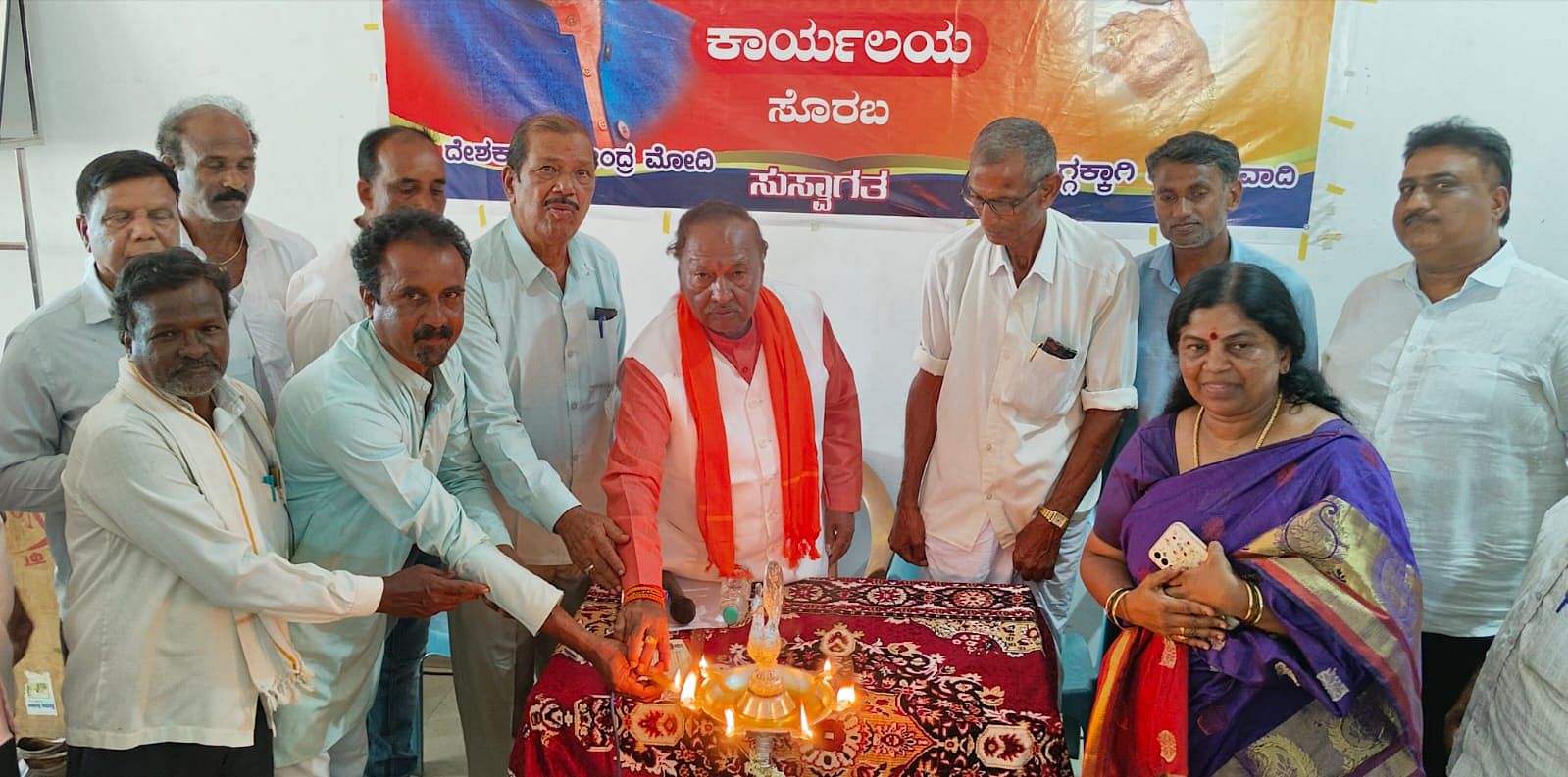 ಸೊರಬದಲ್ಲಿ ದೇಶಭಕ್ತ ಬಳಗದ ಚುನಾವಣಾ ಕಚೇರಿಯನ್ನು ‌ಮಾಜಿ ಉಪ ಮುಖ್ಯಮಂತ್ರಿ ಕೆ.ಎಸ್.ಈಶ್ವರಪ್ಪ ಉದ್ಘಾಟಿಸಿದರು