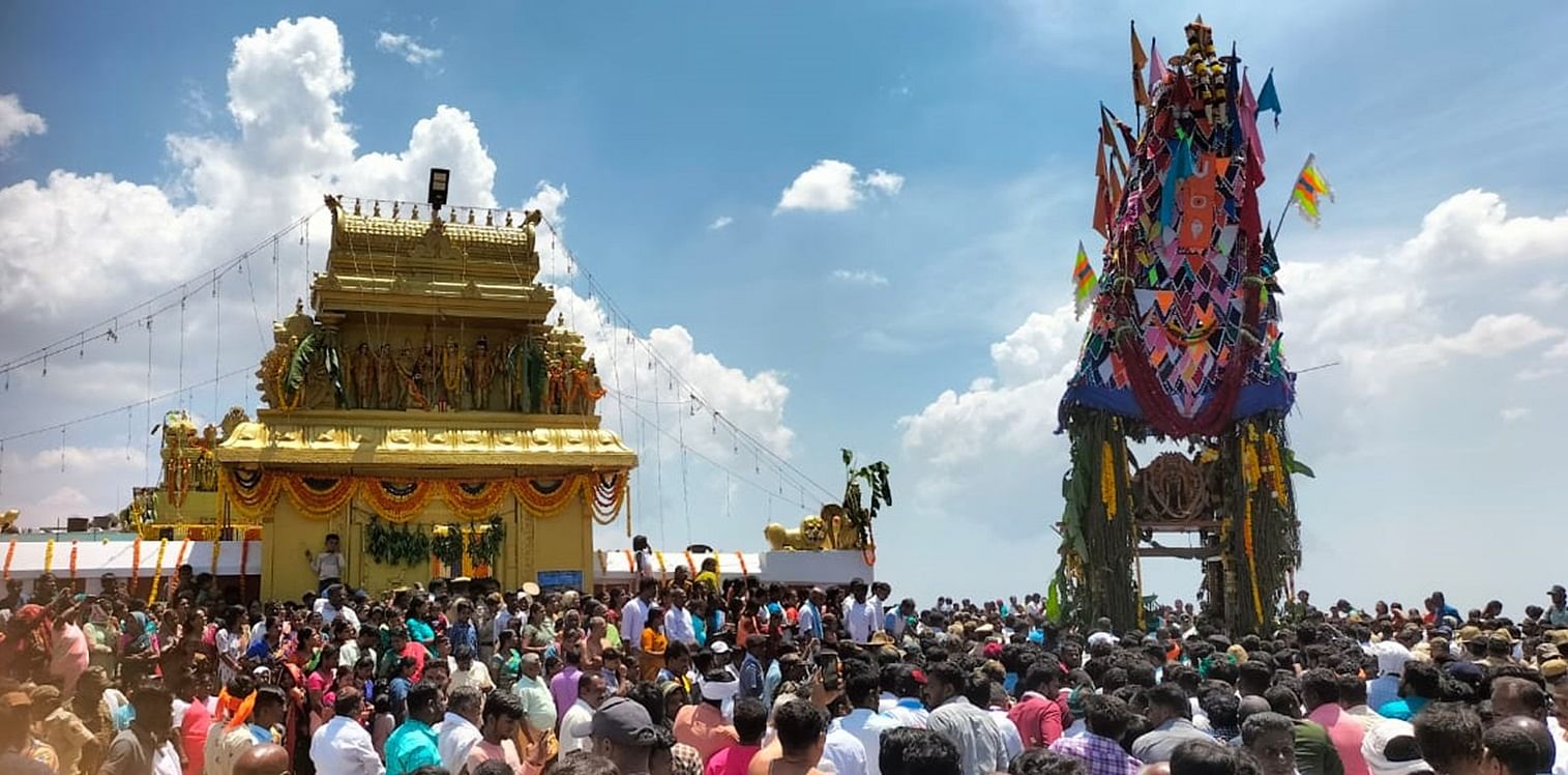 ಹಿಮವದ್‌ ಗೋಪಾಲಸ್ವಾಮಿ ಬೆಟ್ಟದಲ್ಲಿ ಗೋಪಾಲಸ್ವಾಮಿಯ ರಥೋತ್ಸವ ಗುರುವಾರ ಸಾವಿರಾರು ಭಕ್ತರ ಸಮ್ಮುಖದಲ್ಲಿ ವಿಜೃಂಭಣೆಯಿಂದ ನೆರವೇರಿತು