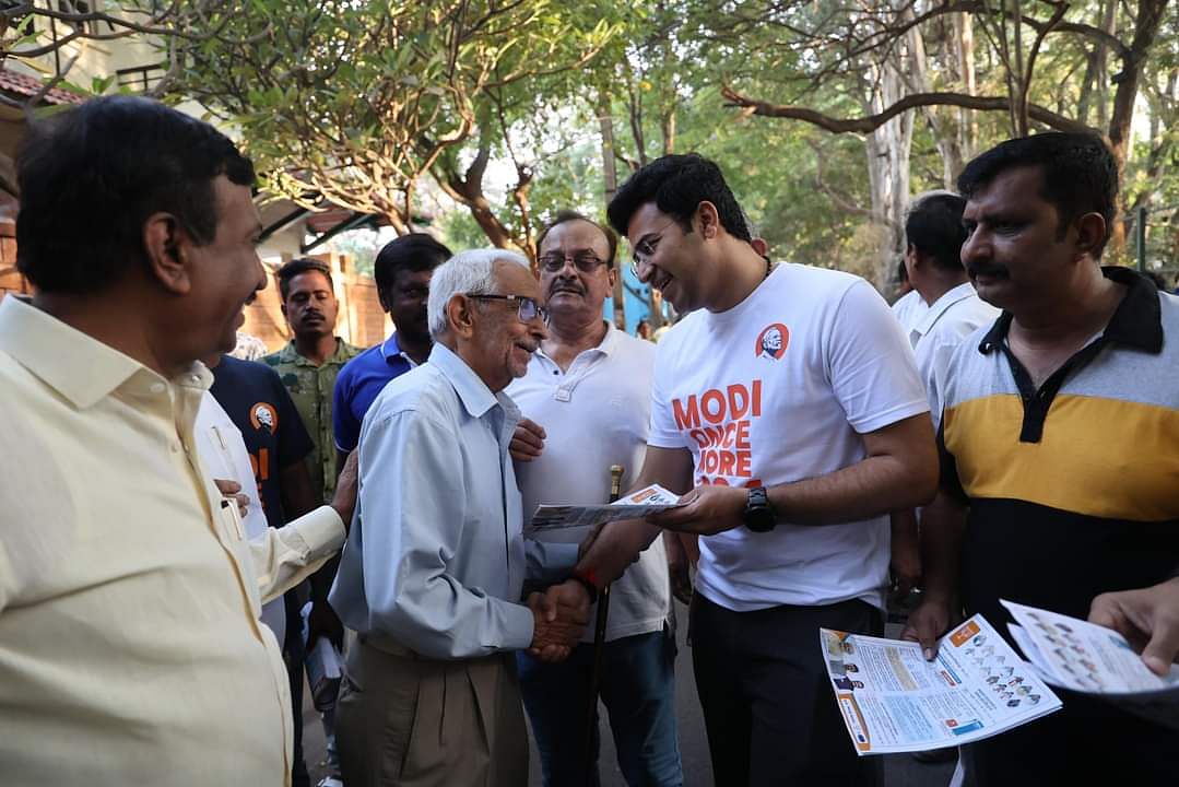 ಬೆಂಗಳೂರು ದಕ್ಷಿಣ ಕ್ಷೇತ್ರದ ಬಿಜೆಪಿ ಅಭ್ಯರ್ಥಿ ತೇಜಸ್ವಿ ಸೂರ್ಯ ಅವರು ಜಯನಗರ ವಿಧಾನಸಭಾ ಕ್ಷೇತ್ರದಲ್ಲಿ ಭಾನುವಾರ ಪ್ರಚಾರ ನಡೆಸಿದರು.