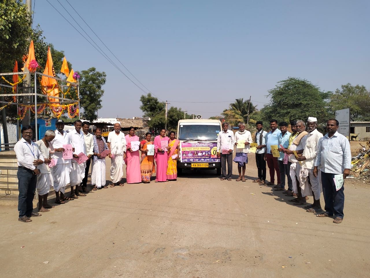 ನಿಡಗುಂದಿ ತಾಲ್ಲೂಕಿನ ‌ಬಳಬಟ್ಟಿಯಲ್ಲಿ ಭಾನುವಾರ ‘ನಮ್ಮ ನಡೆ ಮತಗಟ್ಟೆ ಕಡೆ’ ಕಾರ್ಯಕ್ರಮ ನಿಮಿತ್ತ ಮತದಾರ ಜಾಗೃತಿ ಜಾಥಾ ನಡೆಯಿತು