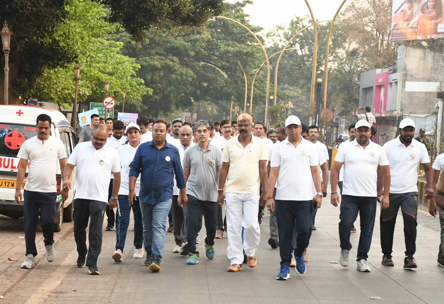  ಬೆಳಗಾವಿ ನಗರದಲ್ಲಿ ನಡೆದ ಮ್ಯಾರಥಾನ್‌ ನಡಿಗೆಯಲ್ಲಿ ಅಧಿಕಾರಿಗಳು, ಜನರು ಉತ್ಸಾಹದಿಂದ ಹೆಜ್ಜೆಹಾಕಿದರು