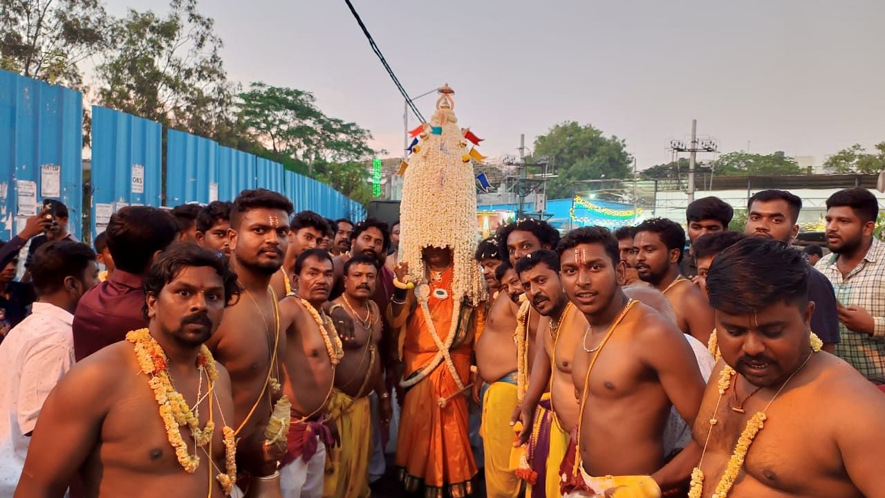 ಕೆಂಗೇರಿಯಲ್ಲಿ ಕರಗ ಉತ್ಸವ ವಿಜೃಂಭಣೆಯಿಂದ ಜರುಗಿತು