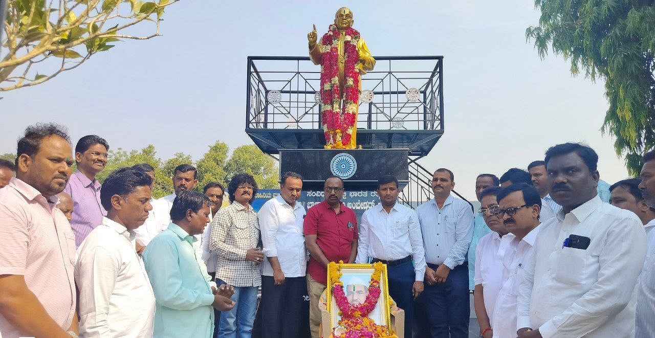 ಸೇಡಂ ಪಟ್ಟಣದ ಡಾ.ಬಿ.ಆರ್.ಅಂಬೇಡ್ಕರ್ ಪುತ್ಥಳಿ ಬಳಿ ಶುಕ್ರವಾರ ಡಾ.ಬಾಬು ಜಗಜೀವನರಾಂ ಜಯಂತಿ ಆಚರಿಸಲಾಯಿತು 