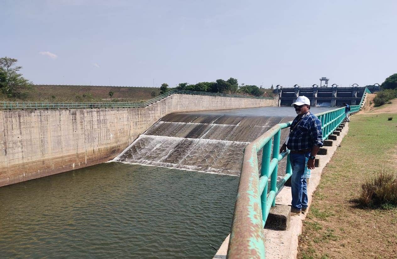 ಬೇಲೂರು ತಾಲ್ಲೂಕು ಯಗಚಿ ಜಲಾಶಯದಿಂದ ಆಲೂರು ತಾಲ್ಲೂಕಿಗೆ ನೀರು ಬಿಟ್ಟಿರುವುದು.