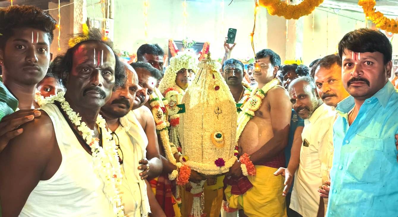 ವೇಮಗಲ್‌ನಲ್ಲಿ ಸೋಮವಾರ ರಾತ್ರಿ ಹಸಿಕರಗ ನಡೆಯಿತು