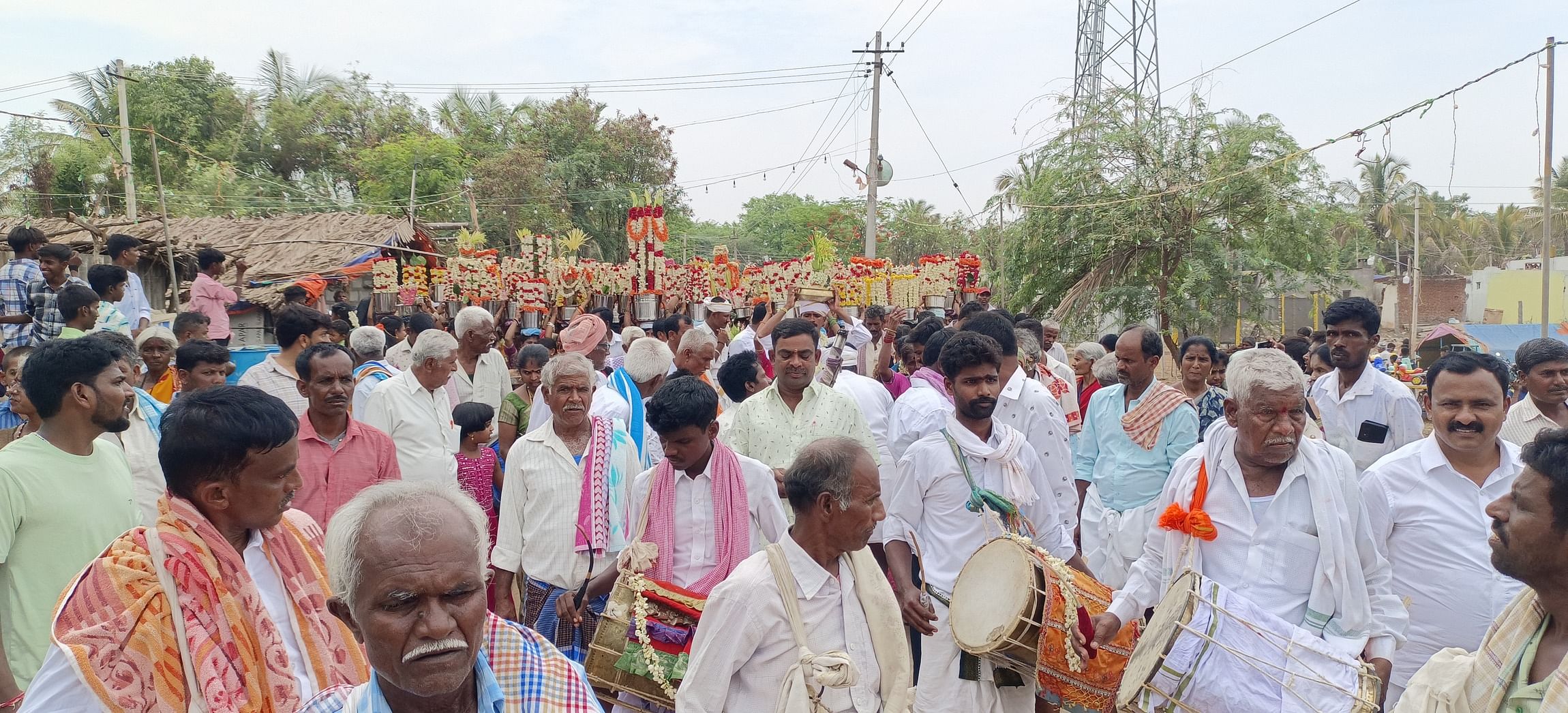 ಕೊಡಿಗೇನಹಳ್ಳಿ ಹೋಬಳಿಯ ಕಾಳೇನಹಳ್ಳಿ ಗ್ರಾಮದಲ್ಲಿ ನಡೆದ ಜಾತ್ರೆಯ ಸಂಭ್ರಮ