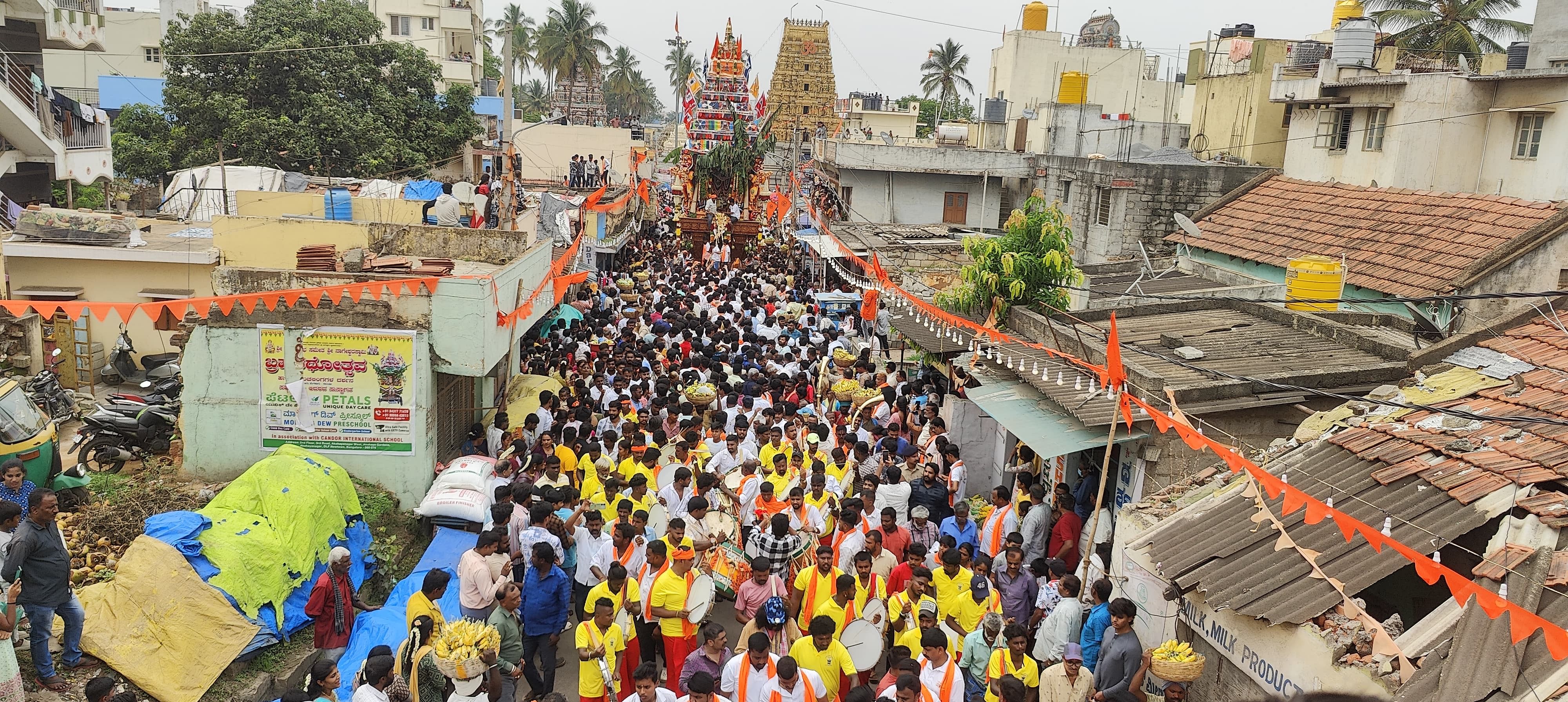 ಬೇಗೂರು ನಾಗನಾಥೇಶ್ವರ ಬ್ರಹ್ಮ ರಥೋತ್ಸವದಲ್ಲಿ ಭಕ್ತರು ಪಾಲ್ಗೊಂಡಿದ್ದರು.