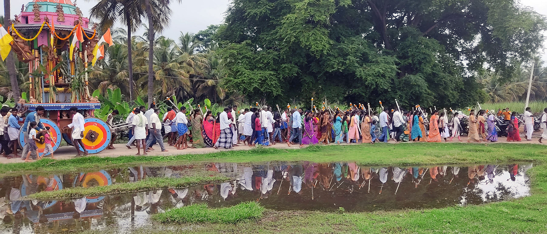 ಯಳಂದೂರು ತಾಲ್ಲೂಕಿನ ಅಂಬಳೆ ಗ್ರಾಮದ ಚಾಮುಂಡೇಶ್ವರಿ ರಥೋತ್ಸವವು ಗುರುವಾರ ವಿಜೃಂಭಣೆಯಿಂದ ಜರುಗಿತು