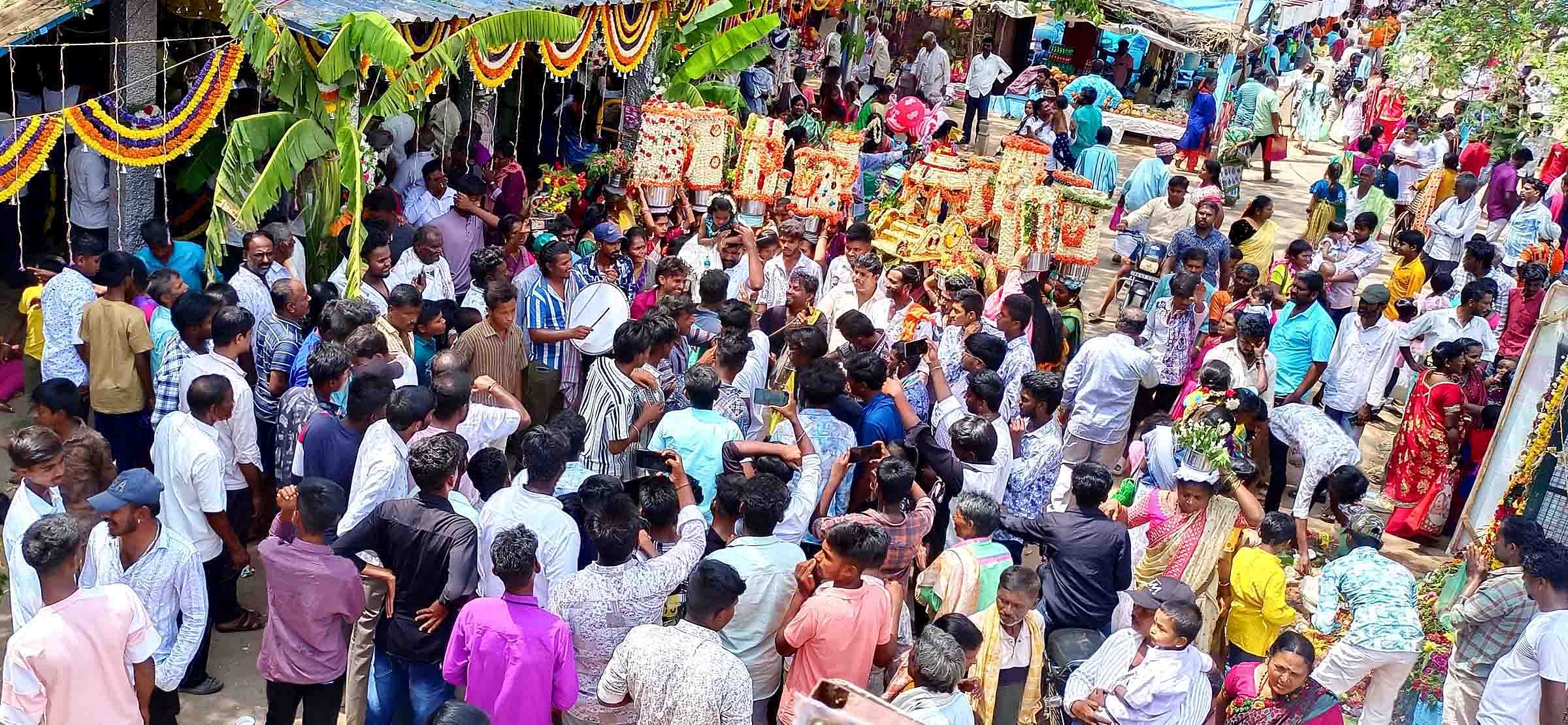 ವಿಜಯಪುರ ಹೋಬಳಿ ಹೊಲೇರಹಳ್ಳಿಯ ಮುನೇಶ್ವರ ದೇವಾಲಯದ ಆವರಣದಲ್ಲಿ ಜಾತ್ರಾ ಮಹೋತ್ಸವದ ಸಂಭ್ರಮದಿಂದ ನೆರವೇರಿತು