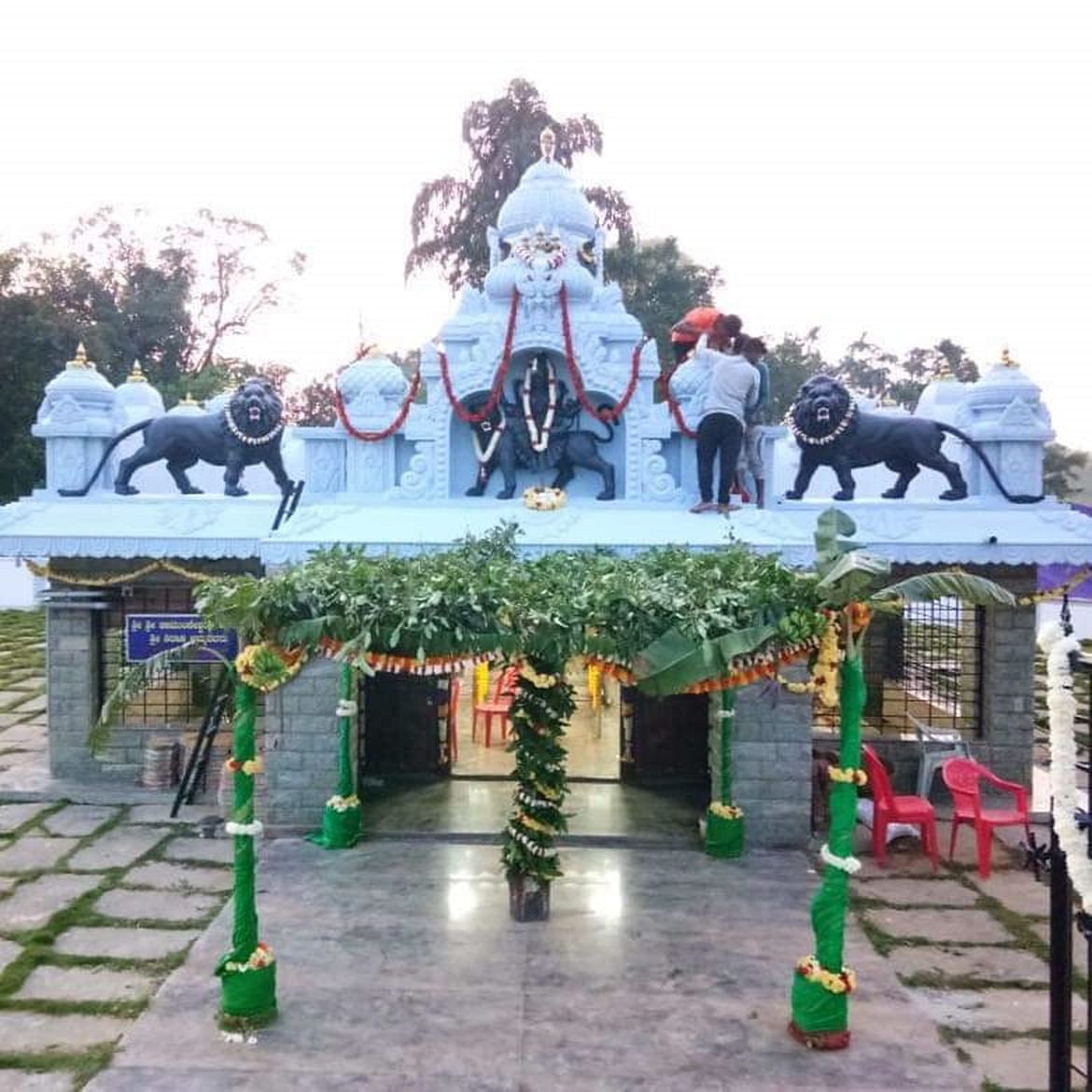 ಹೆತ್ತೂರು ಹೋಬಳಿಯ ಕಾಗಿನರೆ ಗ್ರಾಮದಲ್ಲಿರುವ ಚೌಡೇಶ್ವರಿ ದೇವಿಯ ದೇವಸ್ಥಾನ